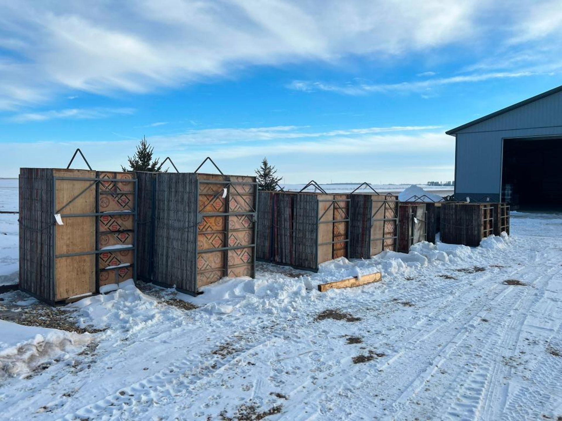 (33) 12" x 8' Symons Steel Ply Forms. Located in Orchard, IA. - Image 4 of 10