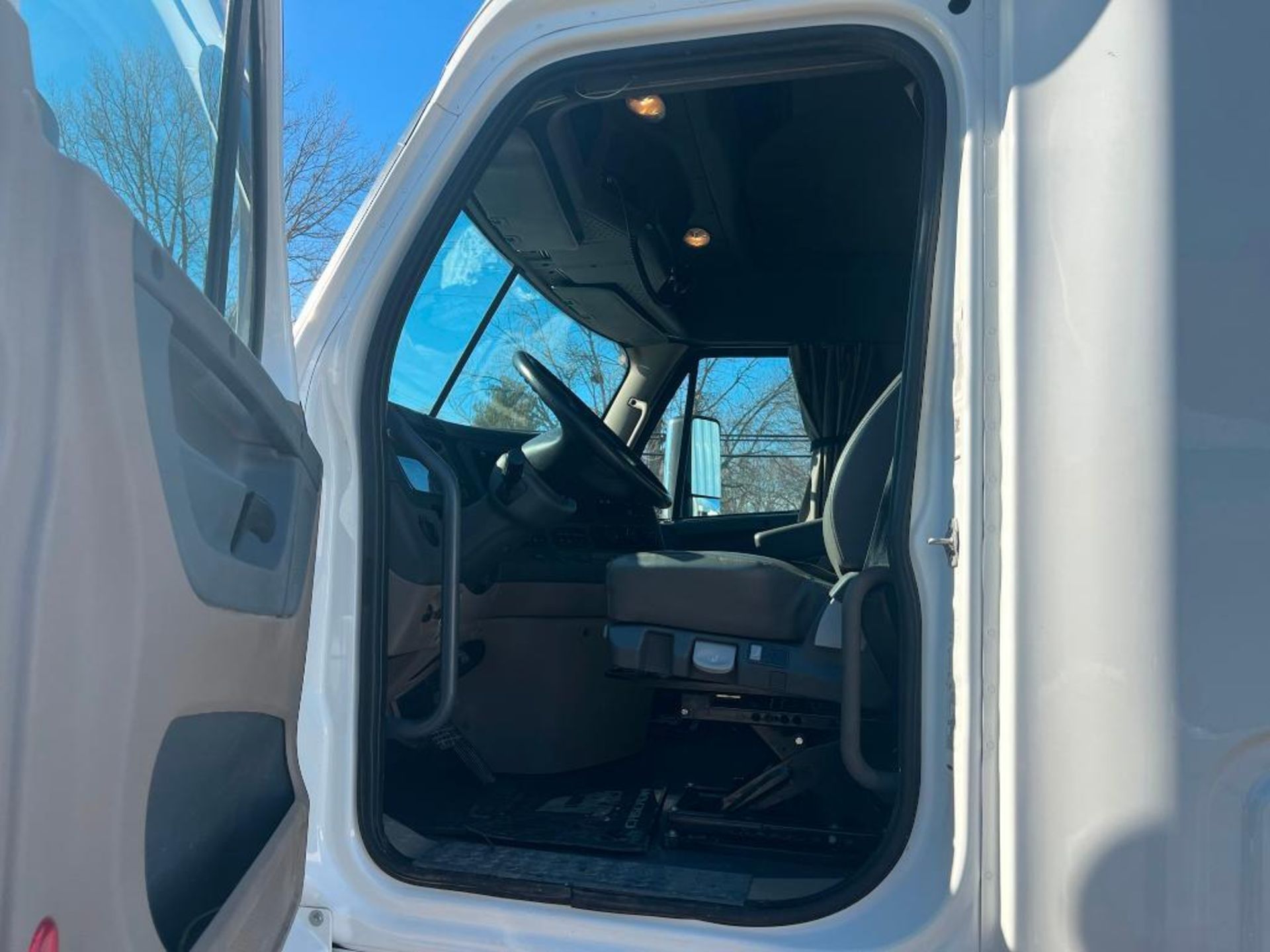 2017 Freightliner PX113064ST Sleeper Truck Tractor, Vin# 3AKJGHDV3JSJR6338, Miles 189,878, Detroit D - Image 25 of 39