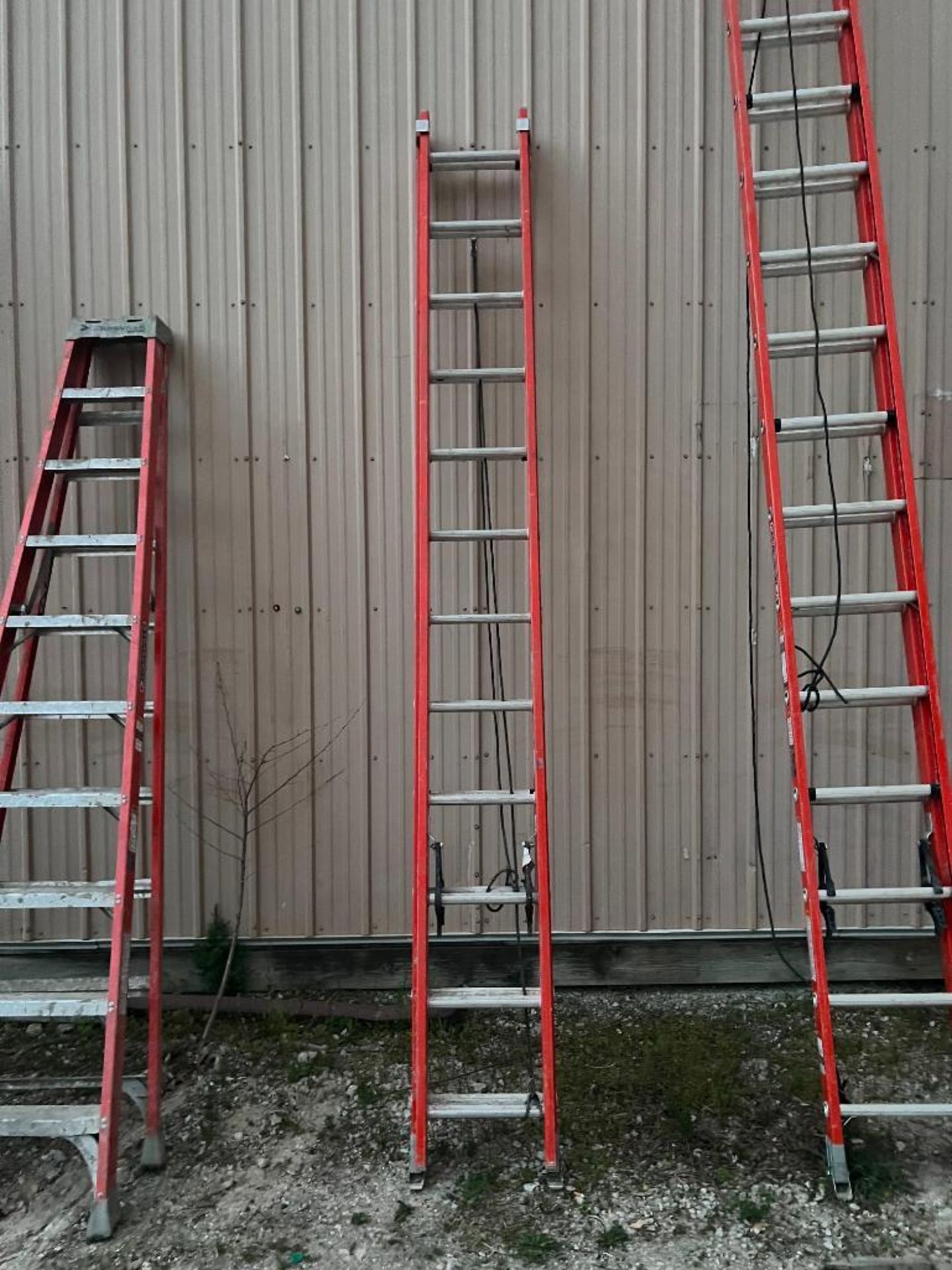 24' Louisville Extension Ladder, Model #FE3224. Located in Mt. Pleasant, IA