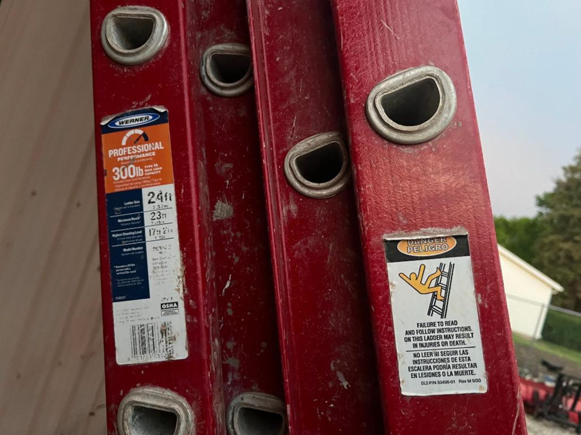 (2) 24' Werner Professional Extension Ladders, 300# Rated 1A. Located in Mt. Pleasant, IA - Image 2 of 3