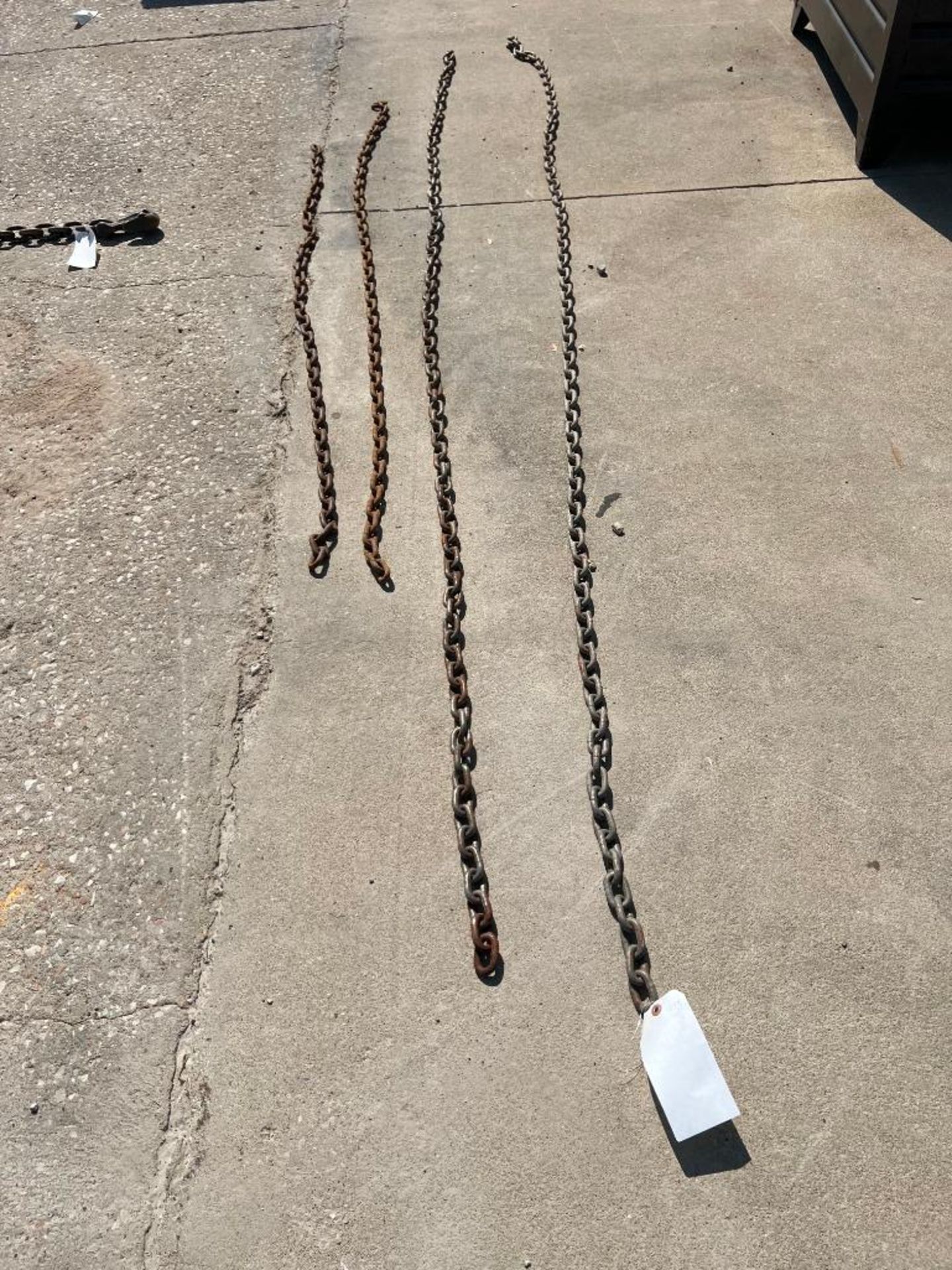 (2) 10' & (2) 6' Chains. Located in Mt. Pleasant, IA