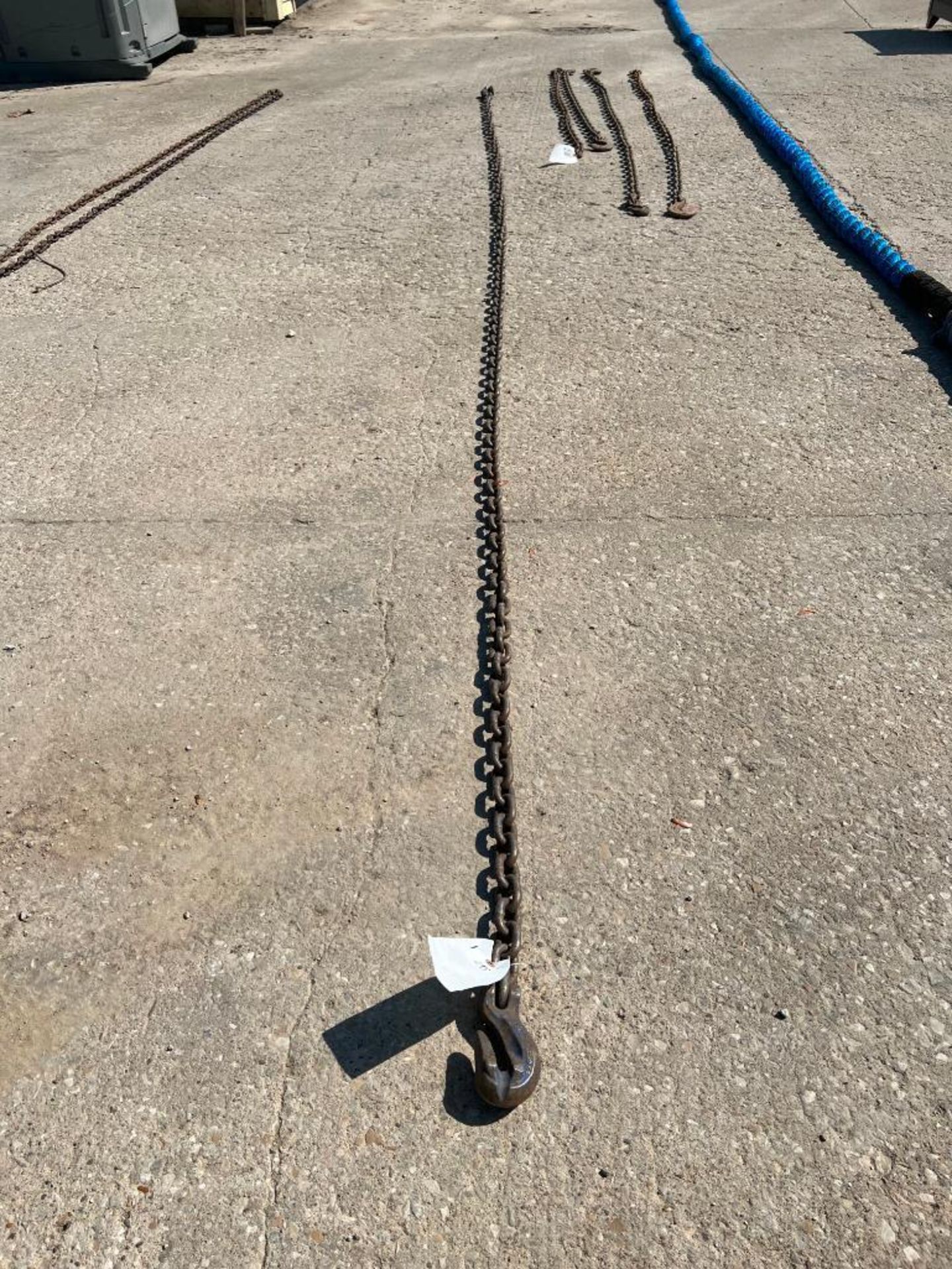 20' Log Chain with Hook. Located in mt. Pleasant, IA