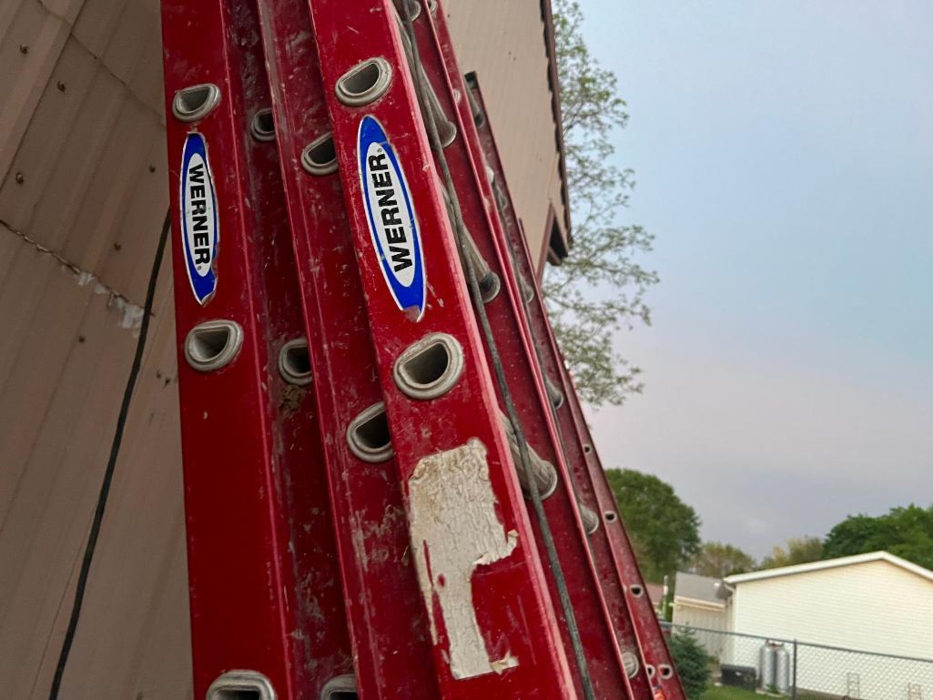 (2) 24' Werner Professional Extension Ladders, 300# Rated 1A. Located in Mt. Pleasant, IA - Image 3 of 3