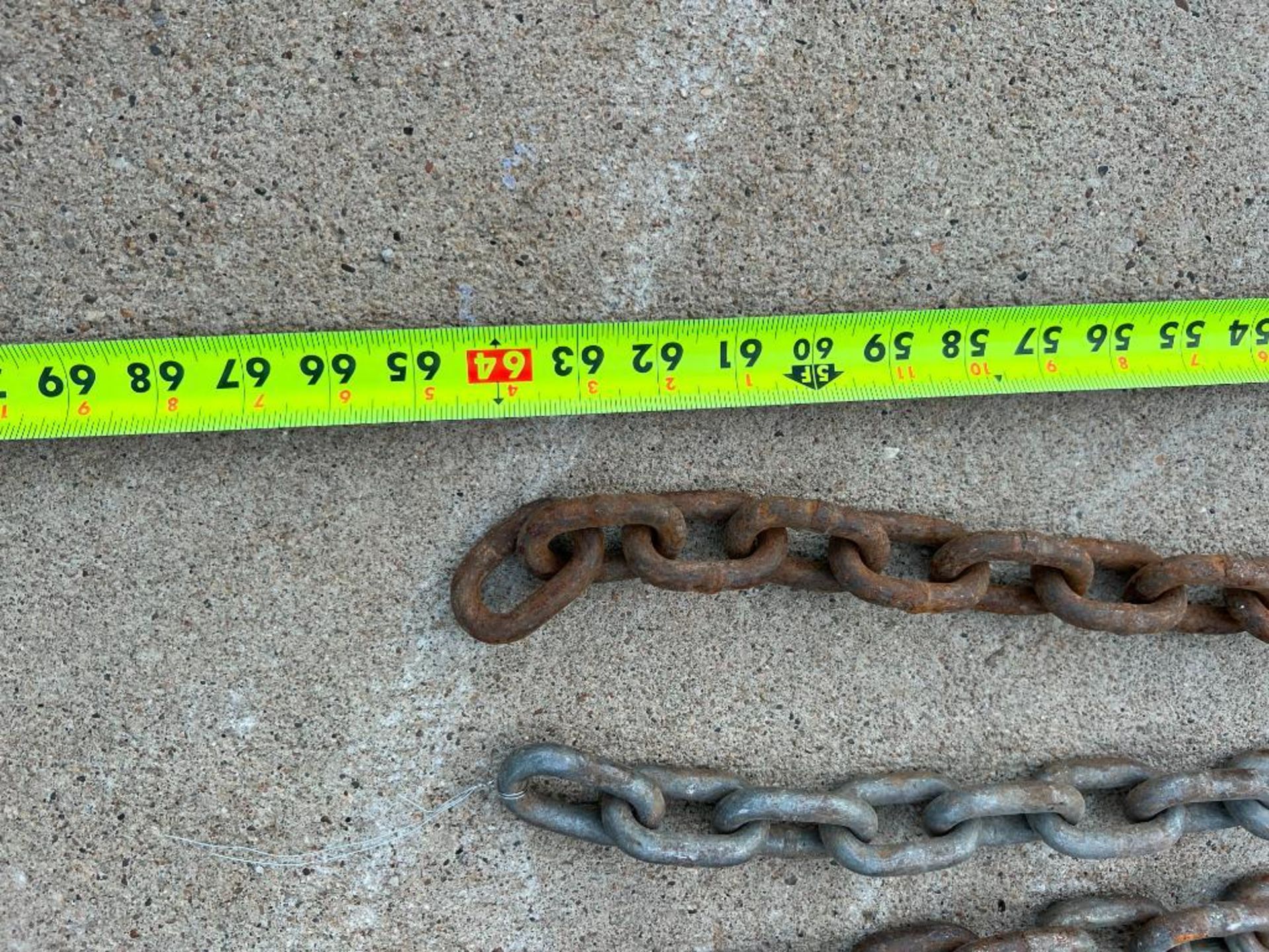 (17) Various Size 2' to 5' Chains. Located in Mt. Pleasant, IA - Image 2 of 2