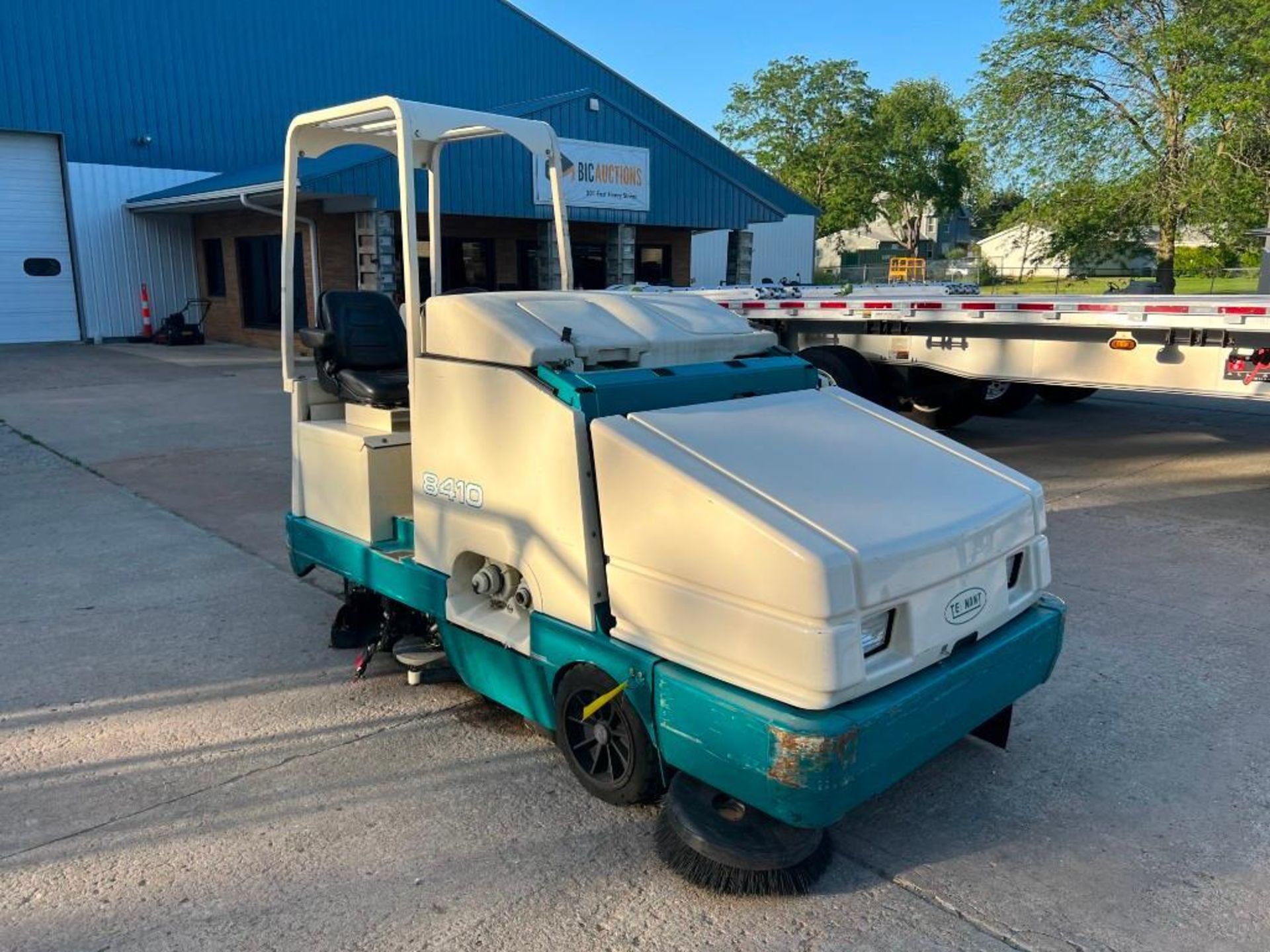Tennant 8410 Sweeper/Scrubber. Located in Mt. Pleasant, IA