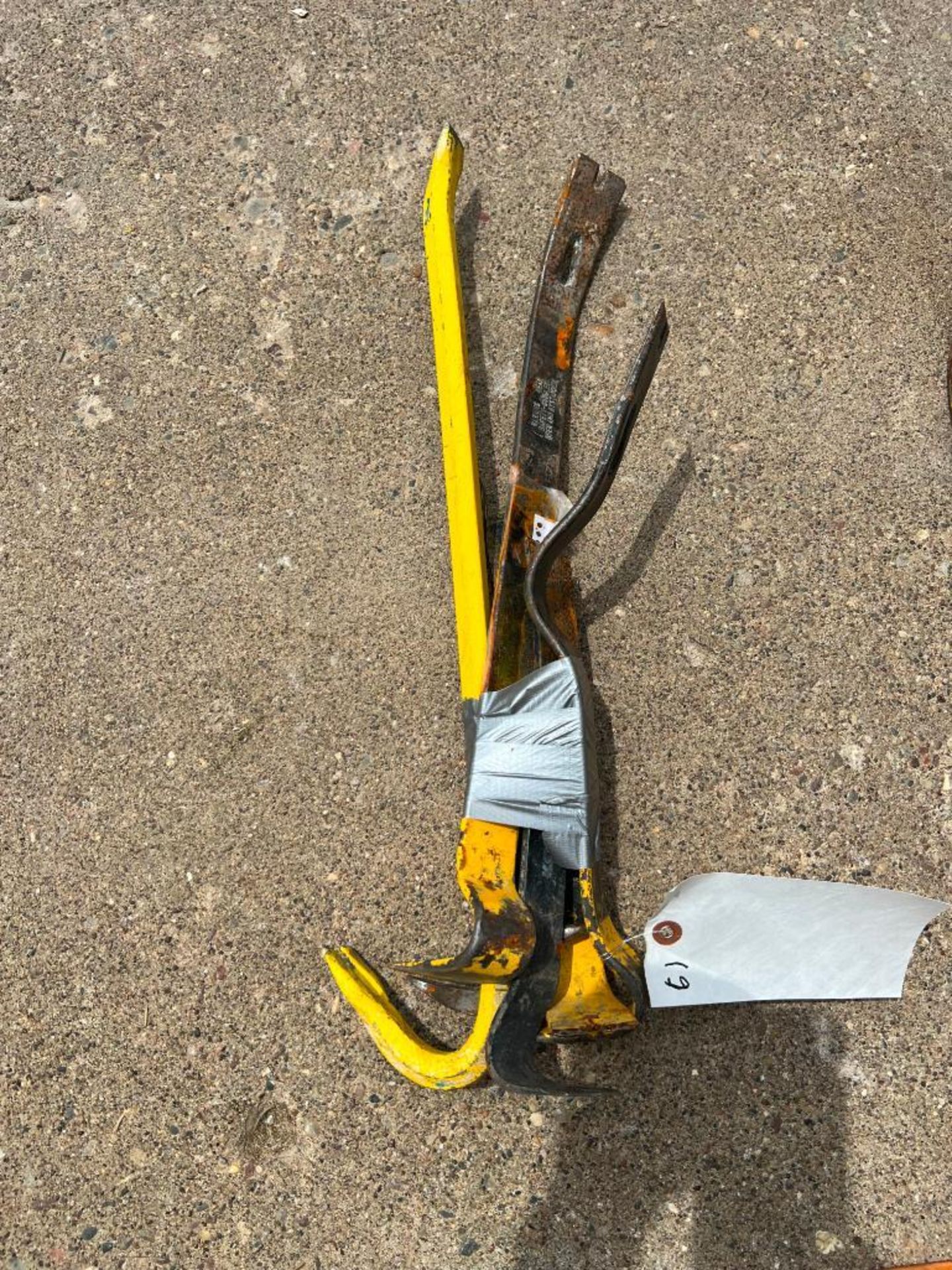 (3) 24" to 30" Crowbar & Pry Bar. Located in Mt. Pleasant, IA