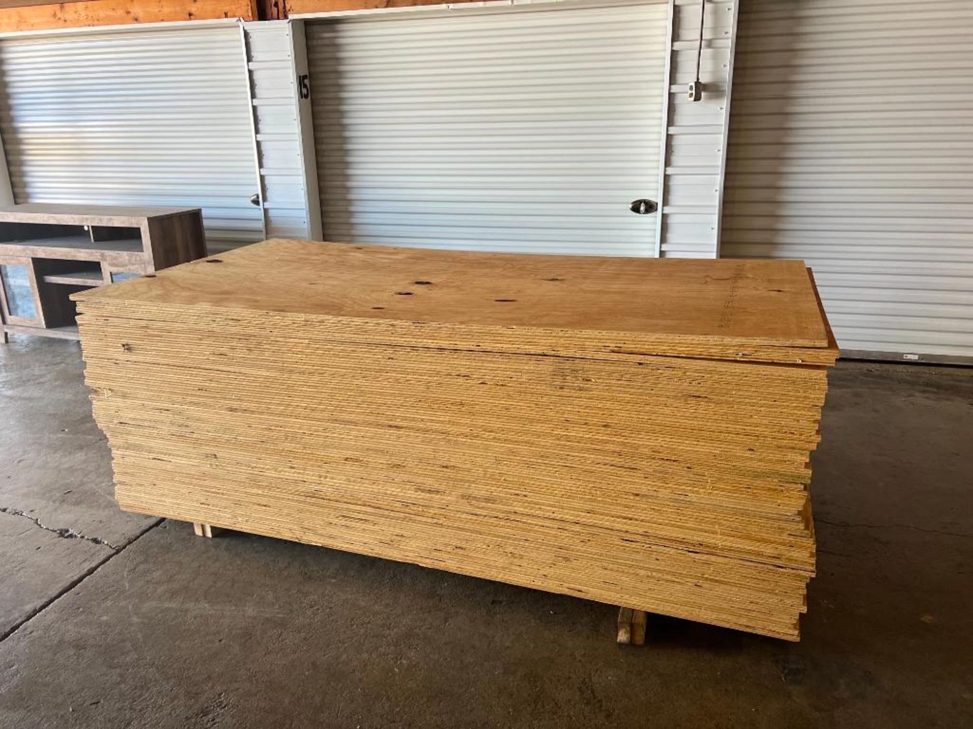 (44) 3/4" 4/ x 8' Sheets of Plywood. Located in Mt. Pleasant, IA