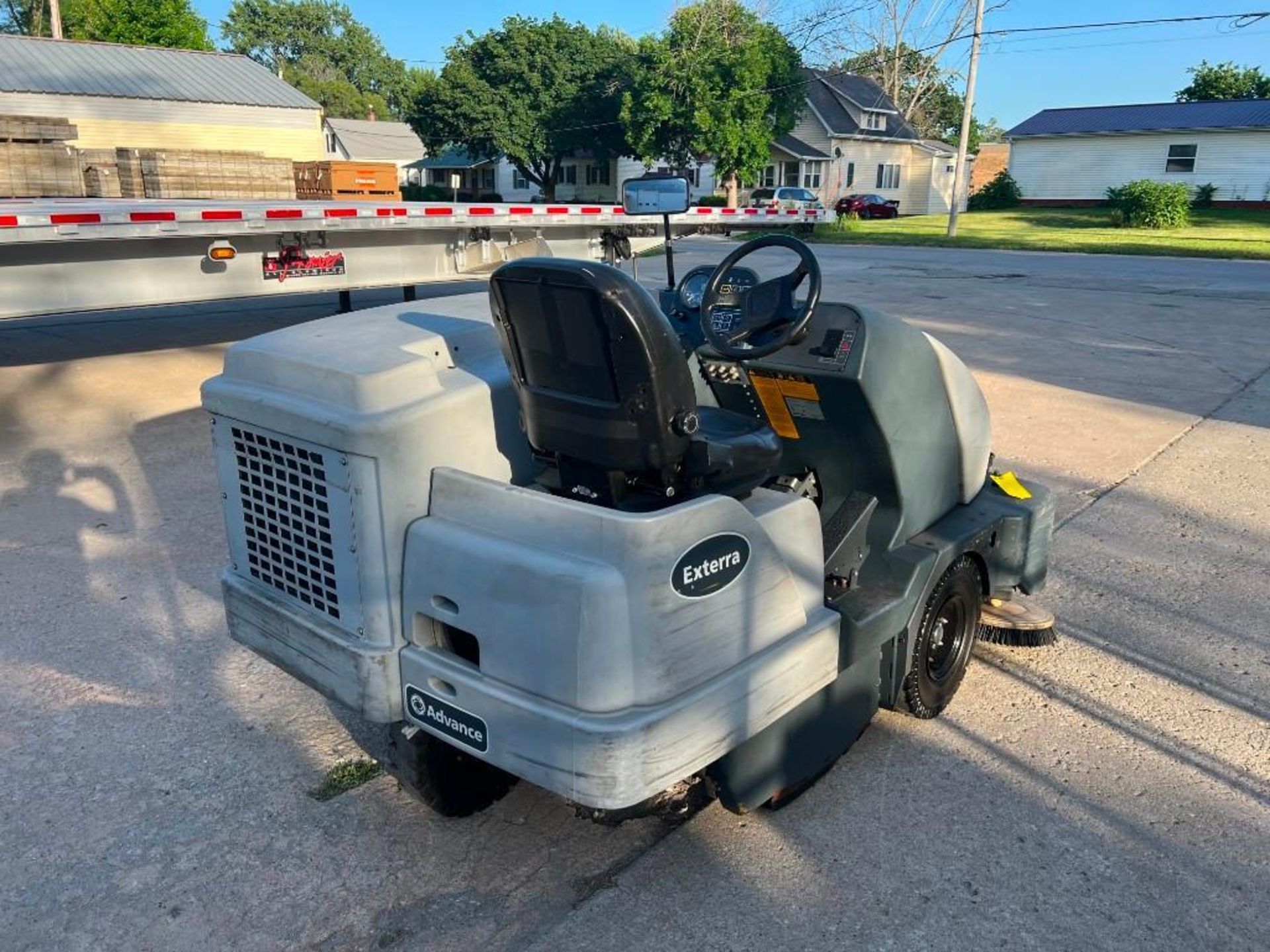 2011 Advance 6330 Exterra Floor Sweeper. Serial # 100004380. Located in Mt. Pleasant, IA. - Image 7 of 12