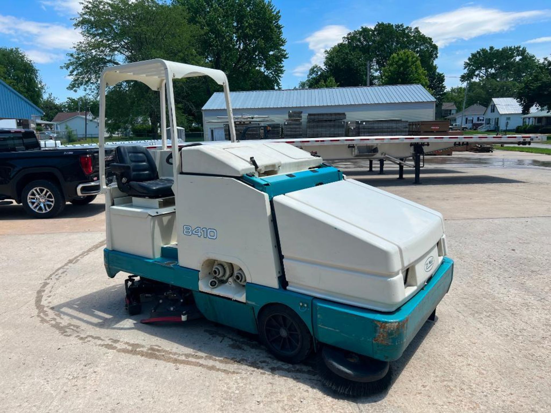 Tennant 8410 Sweeper/Scrubber. Located in Mt. Pleasant, IA - Image 2 of 27