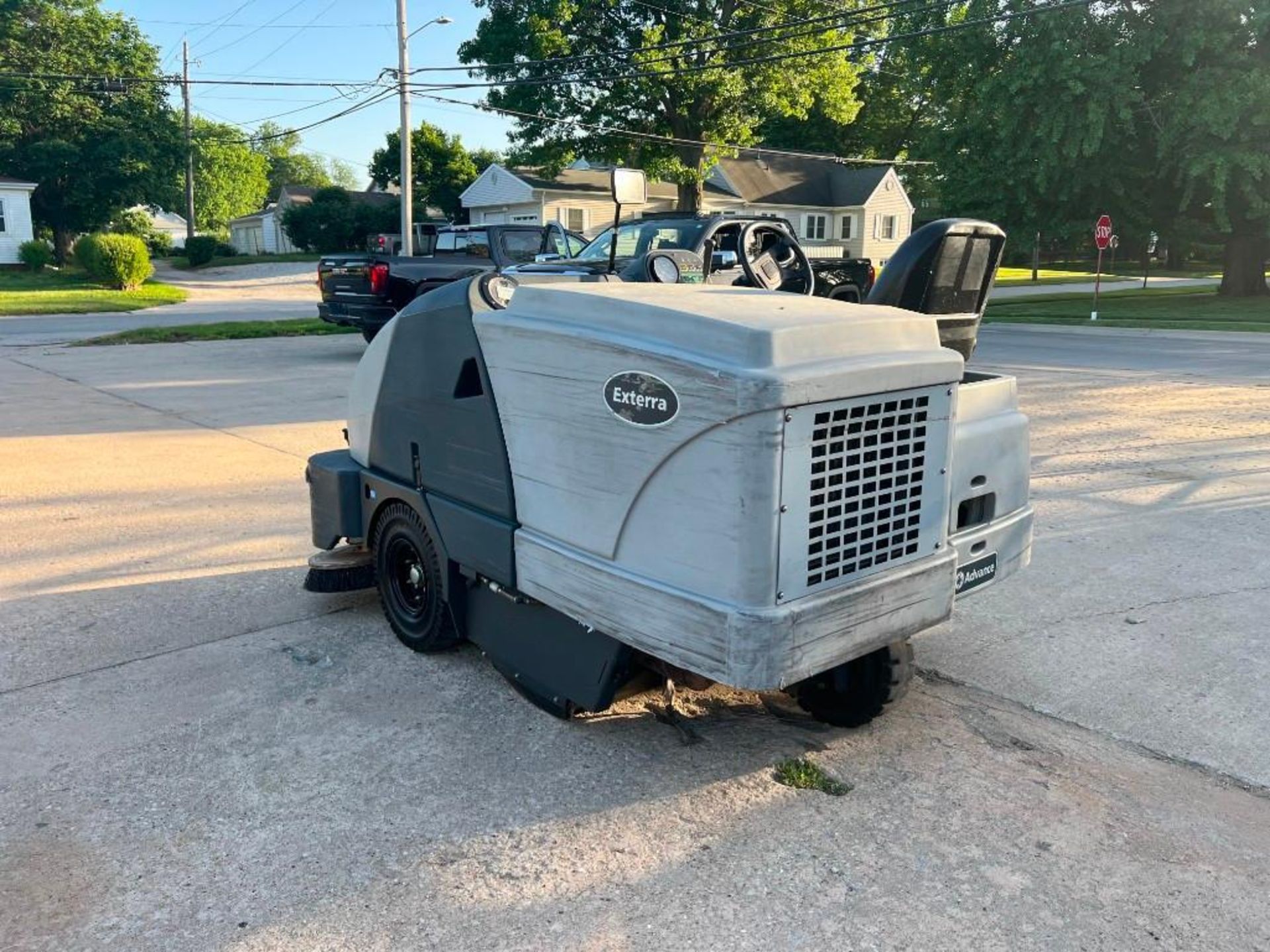 2011 Advance 6330 Exterra Floor Sweeper. Serial # 100004380. Located in Mt. Pleasant, IA. - Image 5 of 12