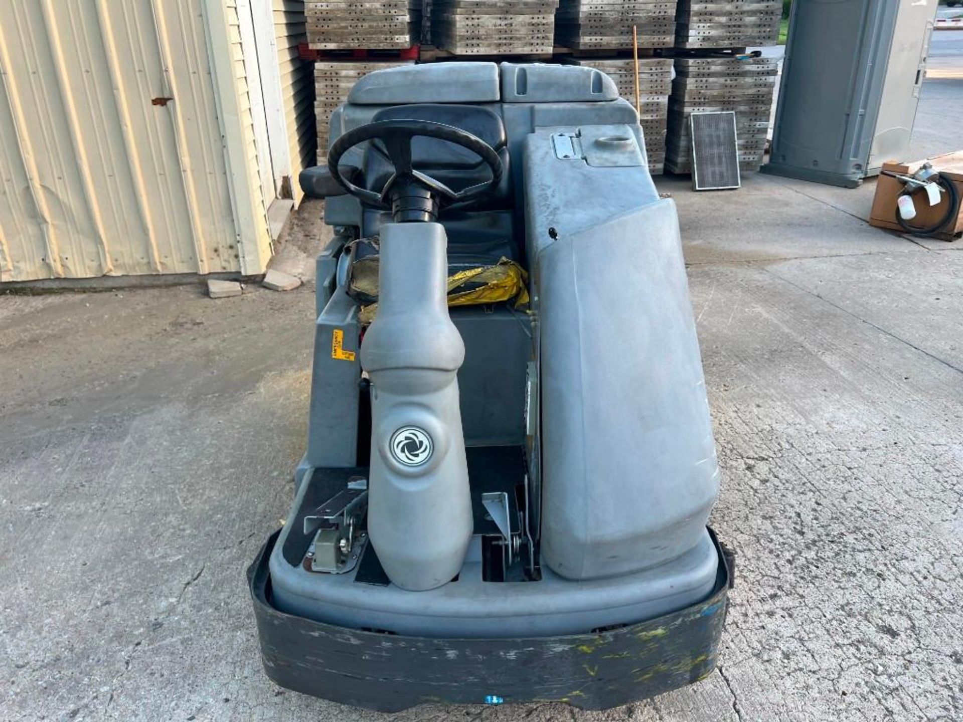 Advance Condor 4530C Floor Scrubber, Serial # 1909275. Located in Mt. Pleasant, IA. - Image 11 of 14