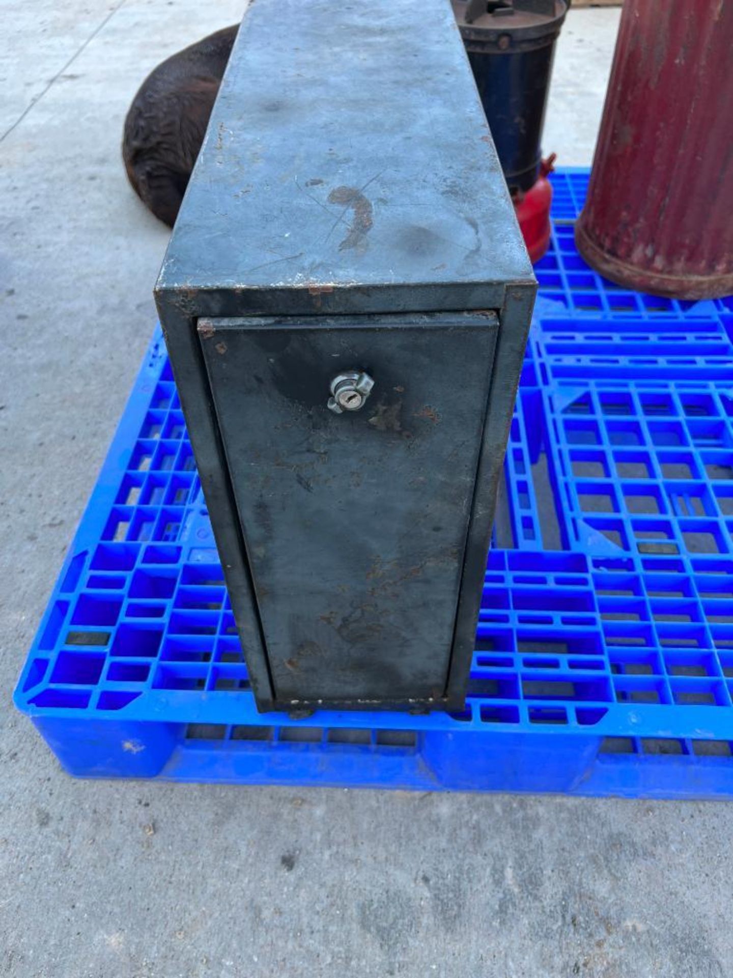 Tank, Propane Heater & Storage Box. Located in Altamont, IL - Image 5 of 5