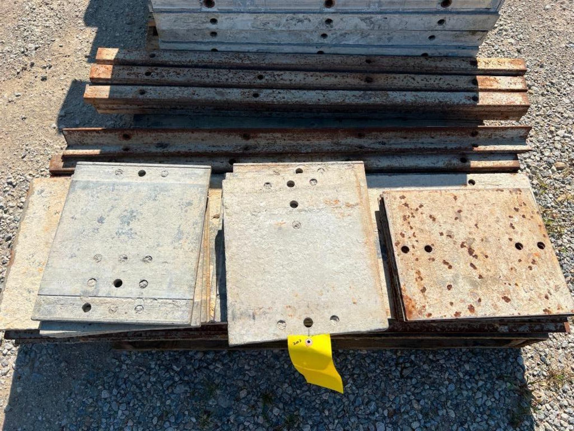 Jump Plates Wall Ties Aluminum Concrete Forms, 6-12 Hole Pattern. Located in Altamont, IL