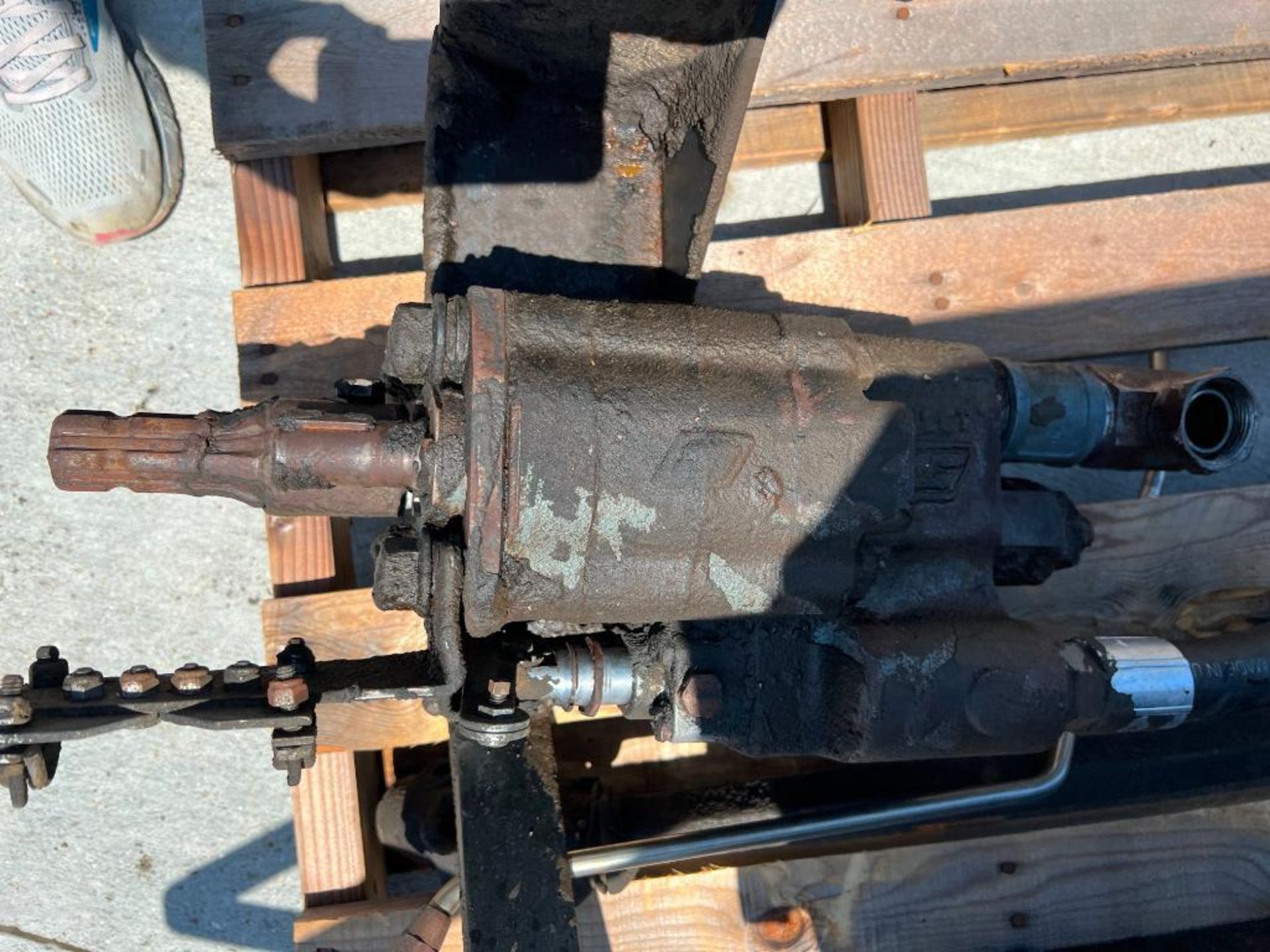 PTO Pump & Reservior for Semi. Located in Altamont, IL - Image 2 of 3