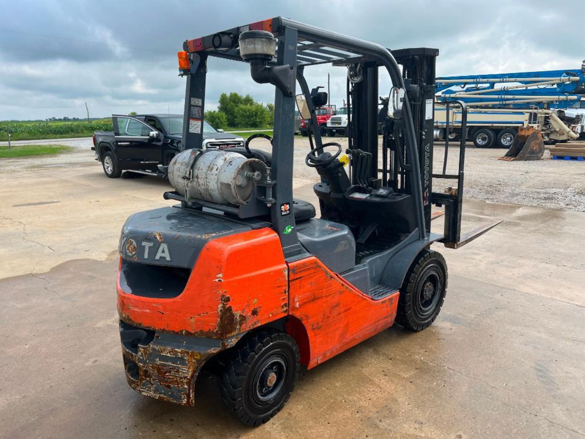 Toyota Forklift Truck, Model 8FGU25, Hours 5,264, LP. Located in Altamont, IL - Image 5 of 19
