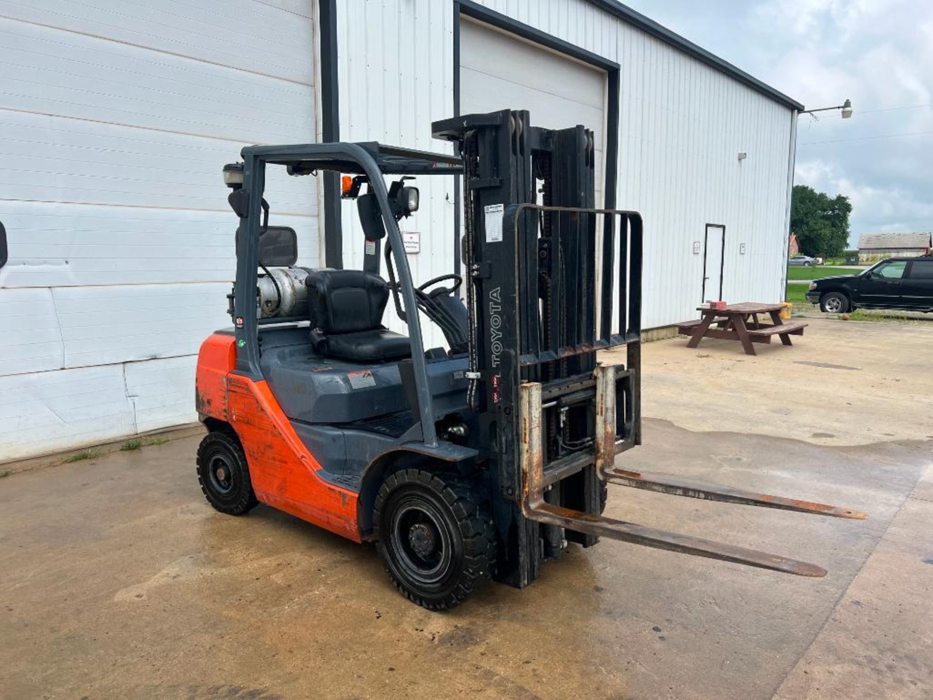 Toyota Forklift Truck, Model 8FGU25, Hours 5,264, LP. Located in Altamont, IL