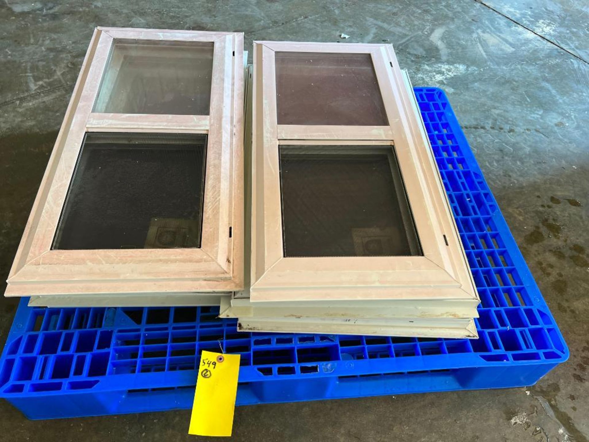 (6) Vinyl Windows - (4) 16" x 32", (4) 20" x 32", Insulated, Vinyl, Low E. Located in Altamont, IL