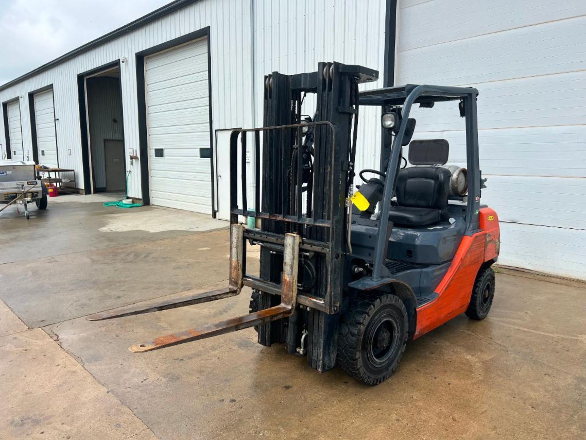 Toyota Forklift Truck, Model 8FGU25, Hours 5,264, LP. Located in Altamont, IL - Image 4 of 19