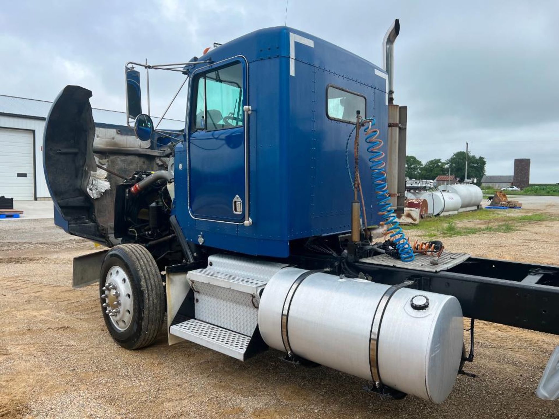 1996 Kenworth T800 Semi Tractor, VIN # 1XKDDR9X2TJ697040, Miles 814,261, Eaton Fuller Roadranger 10 - Image 30 of 37