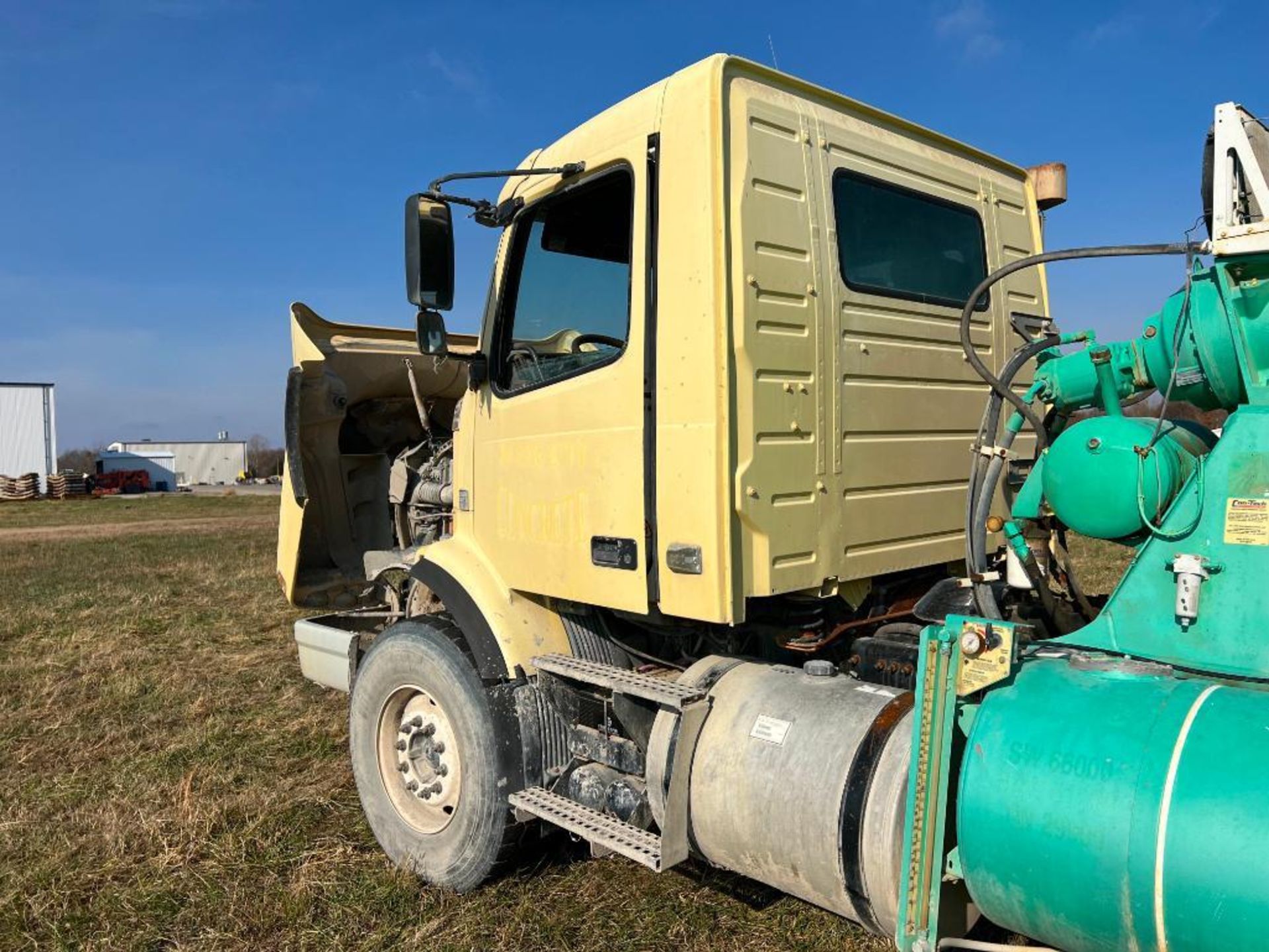 2008 Volvo Concrete Mixer, VIN #4V5KC9EF78N491215, Miles 123,660, Eaton Fuller 9 Speed RTO-16909ALL, - Image 35 of 47