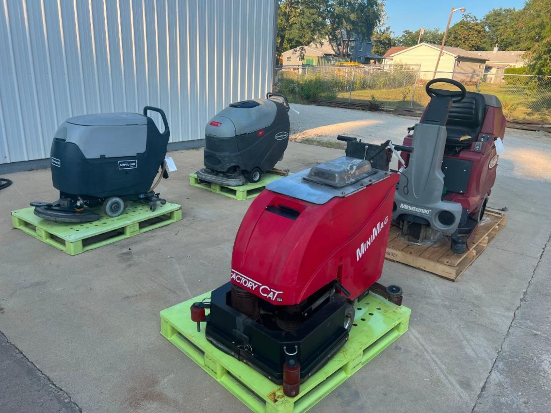 Eride 2832 Rider Floor Scrubber, 8826 Hours, Model ER28D, Serial #13050514, 36 DC Volts. Located in - Image 13 of 15