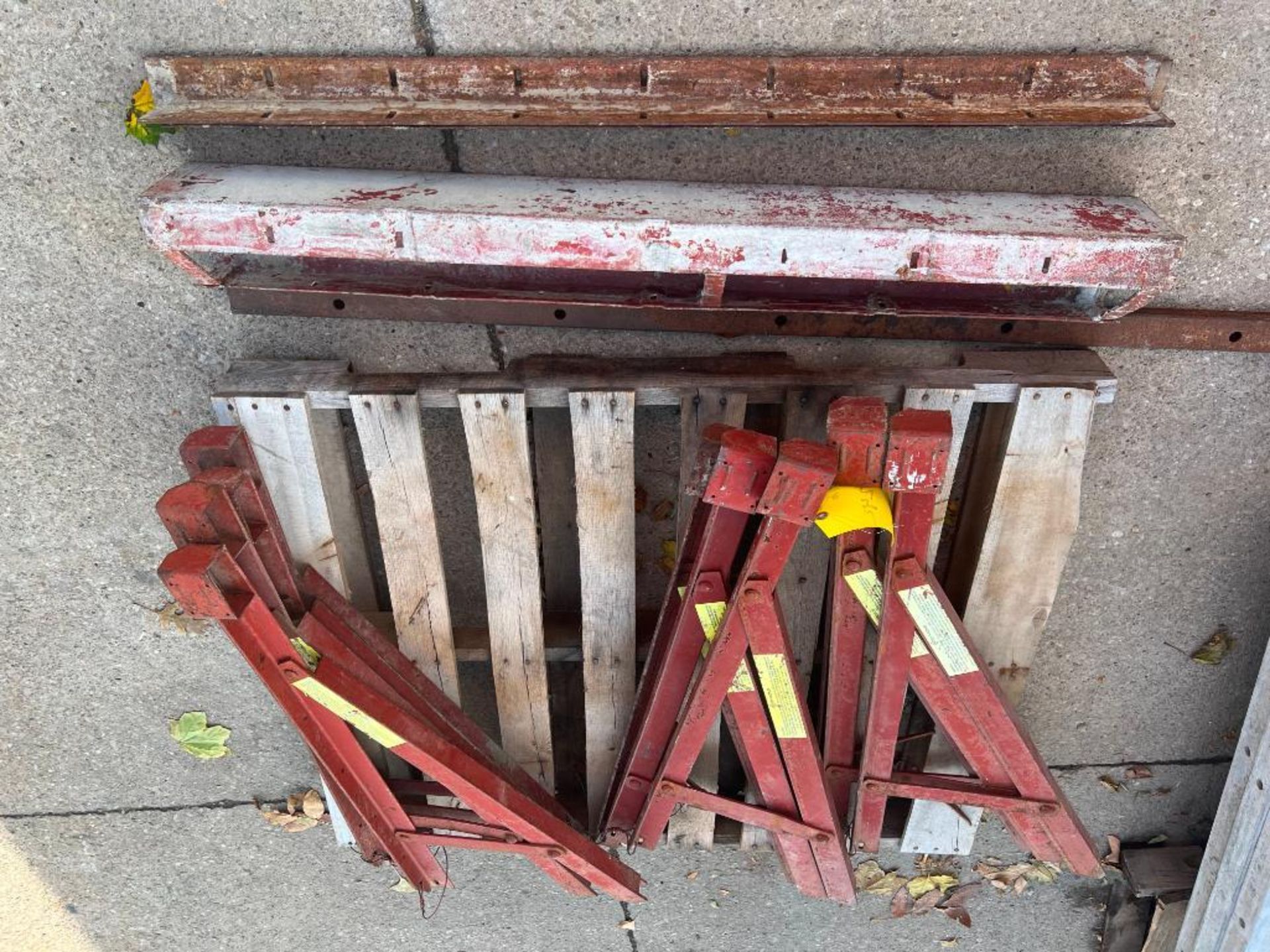 (10) Symons 3' Scaffolding Brackets, (1) 4' x 6" x 6" ISC, & (2) 4' Angles. Located in Mt. Pleasant,
