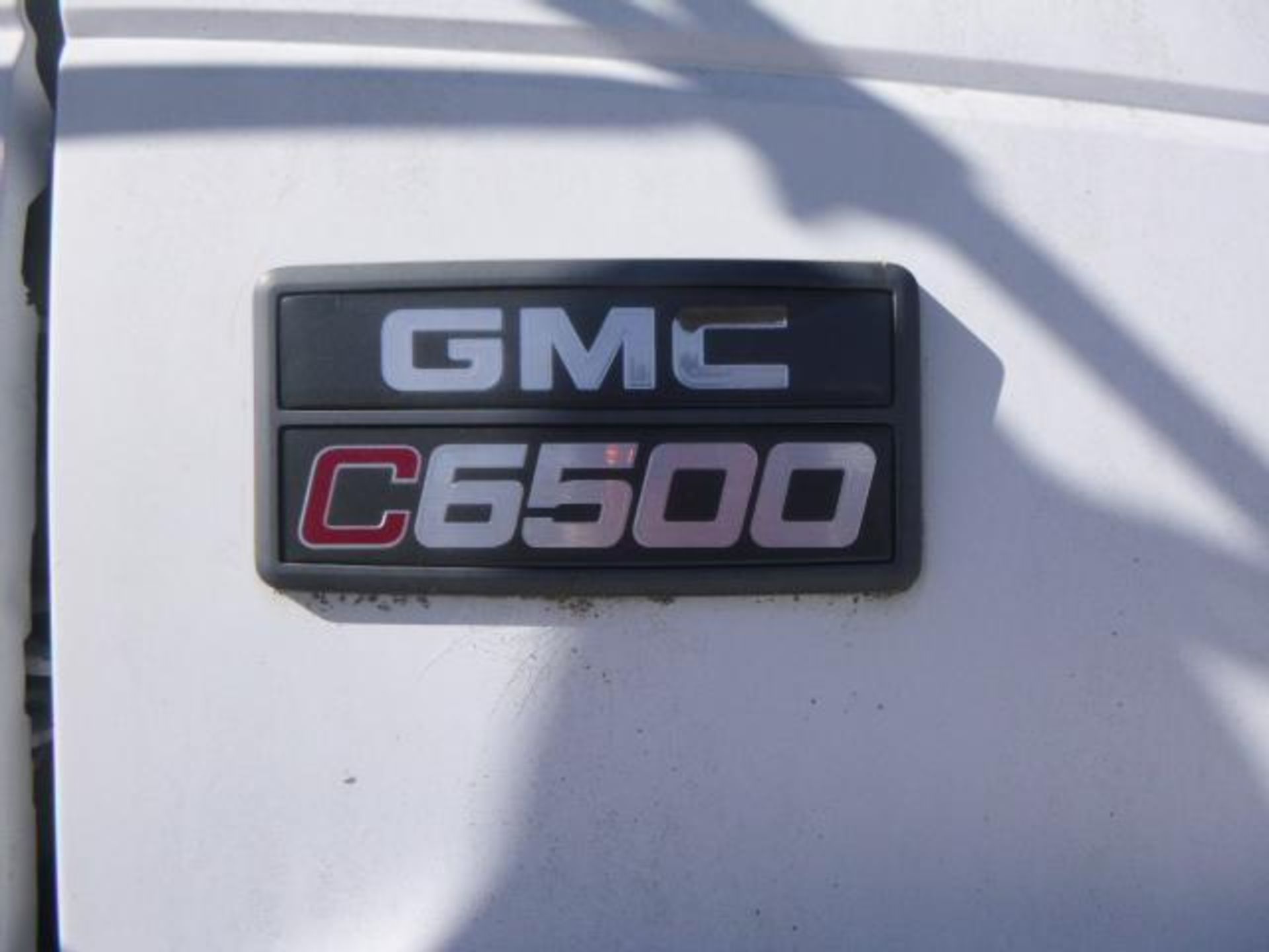 1998 GMC C6500 Flatbed Truck, VIN # 1GDJ7H1C1WJ515756, Miles 166,358, Eaton Fuller 7-Speed Transmiss - Image 40 of 86
