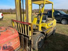 Mitsubishi FD 40 Lift Truck, Hours 4,079, Diesel Engine, Capacity 9000#, Front Main Seal is Out. Loc