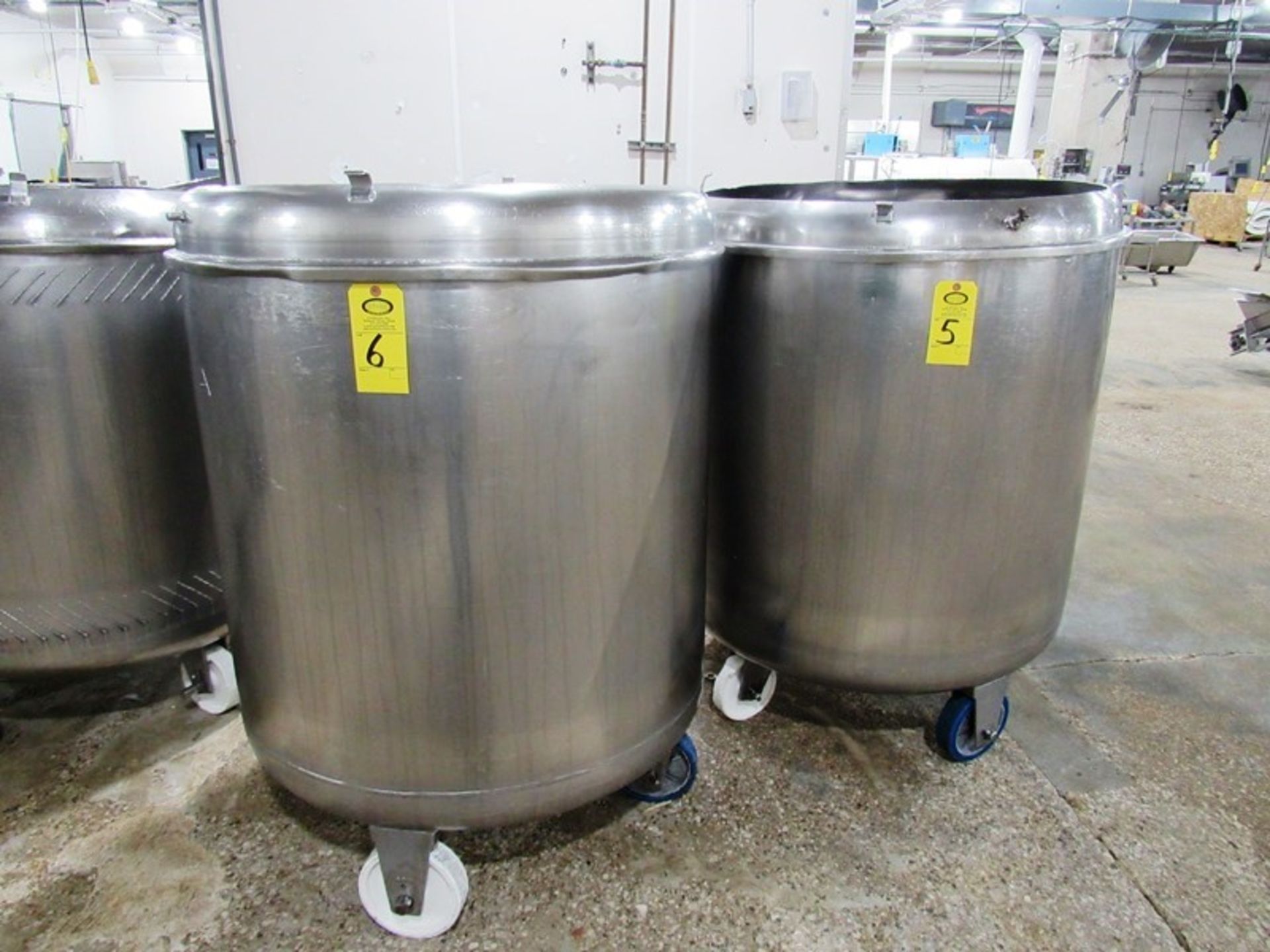 Globus Stainless Steel 750 Liter Drum with lid Removal: By Appointment Only. Required Rigging Fee $