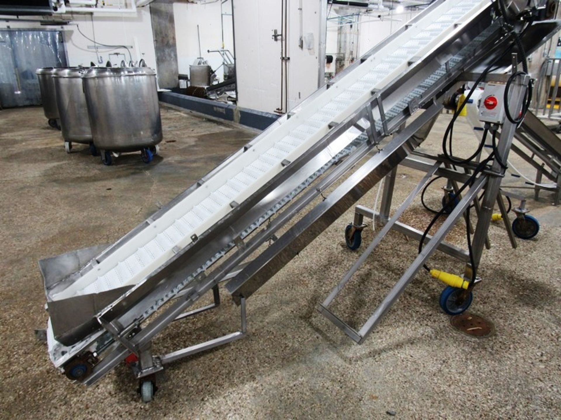 Portable Incline Conveyor, 10" W X 10' L flighted belt, 1/2" flights spaced 4" apart, 16" infeed, 6' - Image 3 of 3