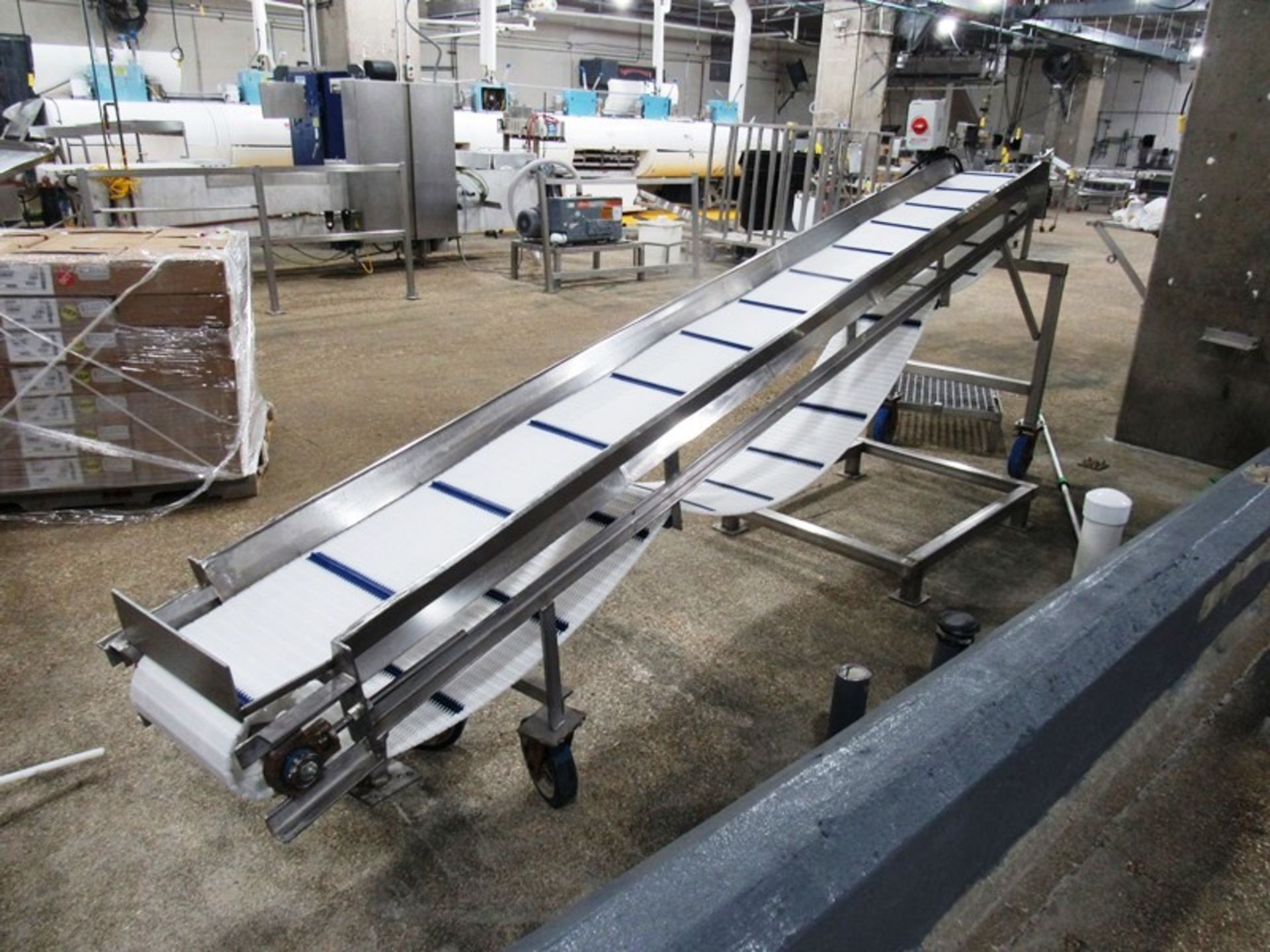 Portable Incline Conveyor, 12" W X 150" L plastic flighted belt, 1/2" flights spaced 12" apart, - Image 2 of 3