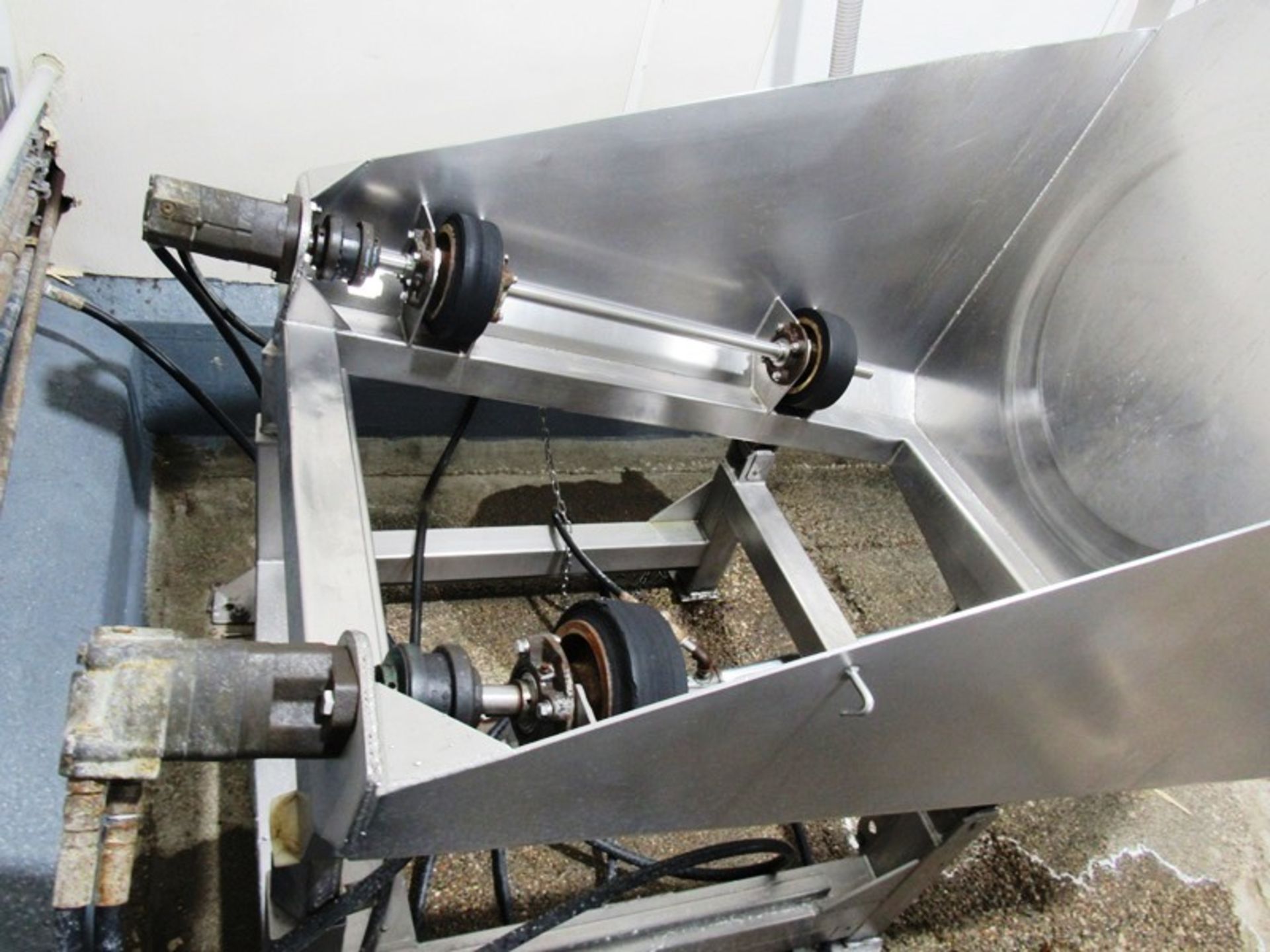 Globus Mdl. HS 3/5 Tumbling System, tumbling bed, (1) 750 liter stainless steel drum with lid, - Image 2 of 6