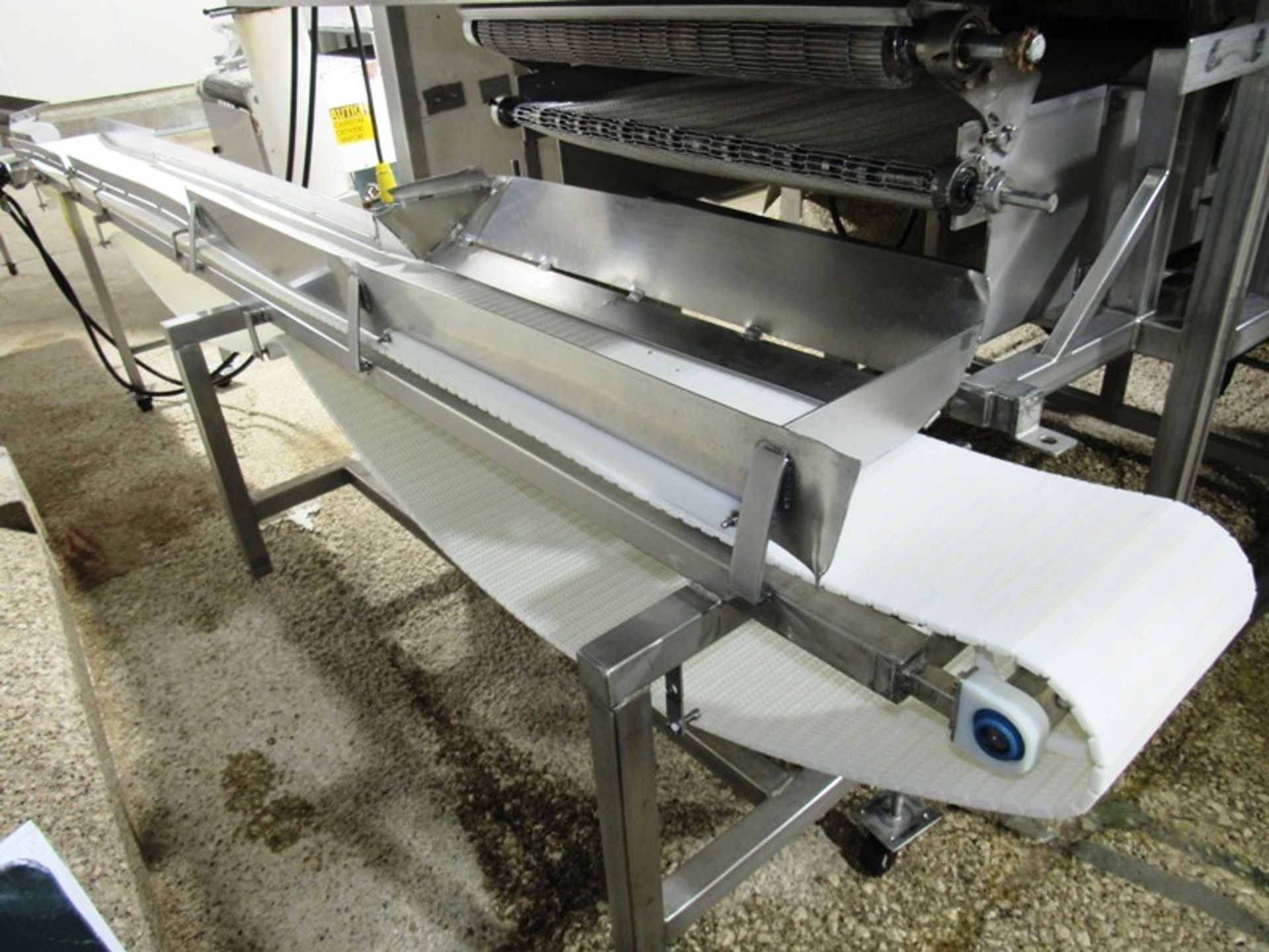 Portable Conveyor, 12" W X 14' plastic belt, hydraulic operation Removal: By Appointment Only. - Image 3 of 3