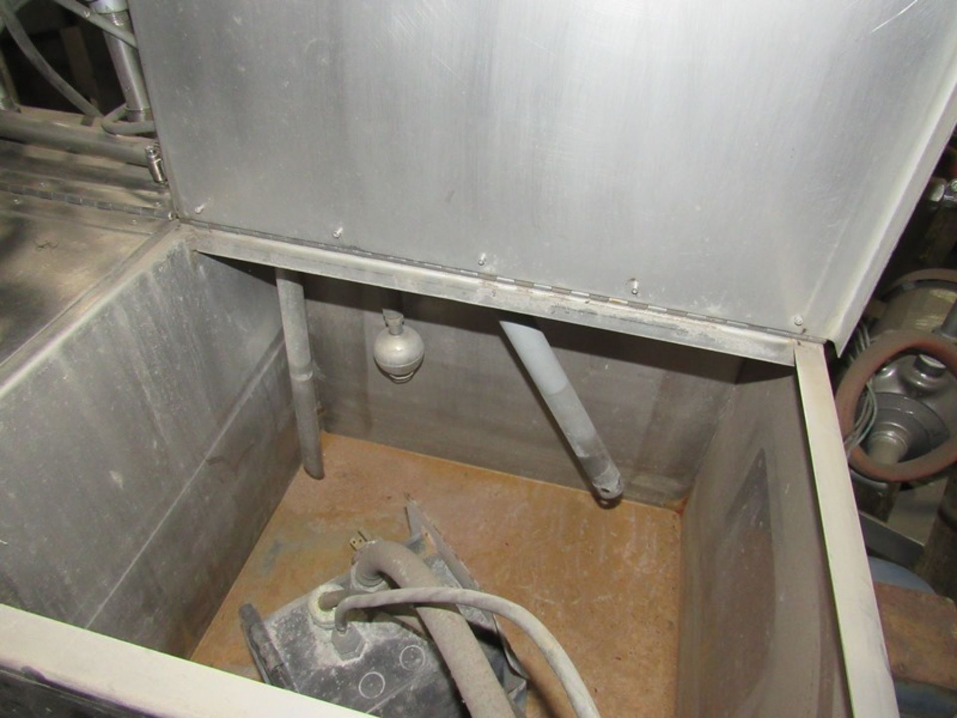 Chad Automated Wash Tank with pump (Loading Fee: $75.00 - Rigger: Norm Pavlish - Nebraska - Image 2 of 3