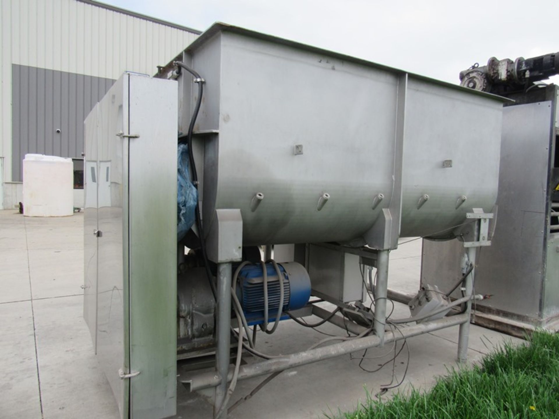 Stainless Steel Dual Shaft Ribbon Blender, 5' Wide X 8' L X 42" D bowl, Dual front end discharge, - Image 3 of 5