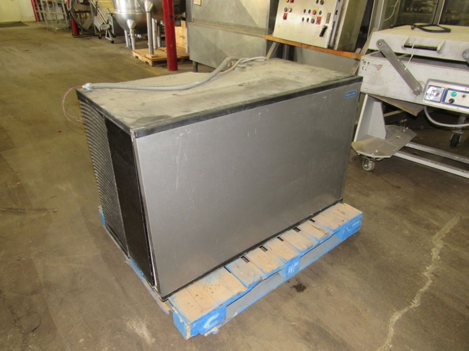 Manitowoc Mdl. KY1350N-261 Ice Maker, Ser. #1120121908, with storage bin model F1300, Ser. #