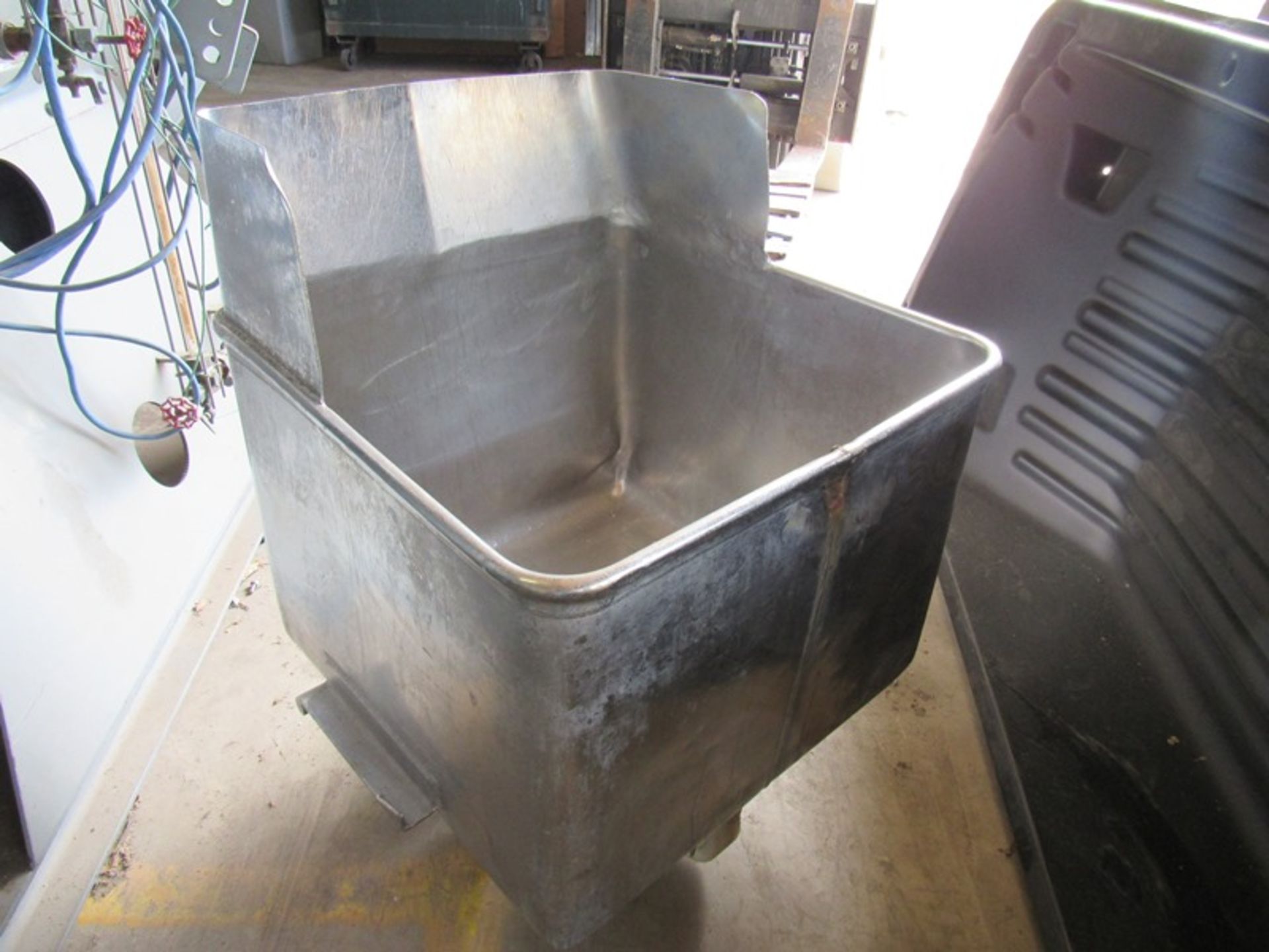 Stainless Steel Dump Buggy, 400 Lb. capacity with weldment Located in Sandwich, IL