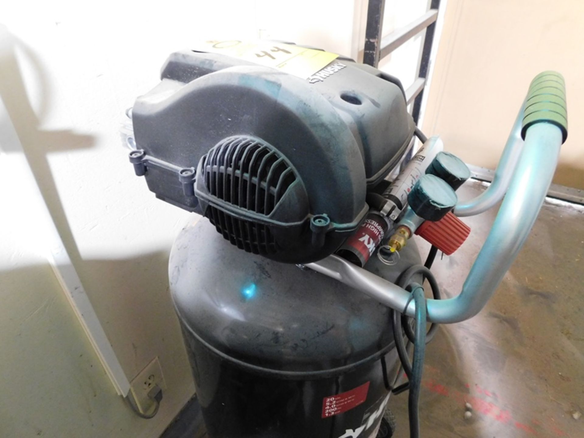 Huskey Air Compressor, 20 gallon, 5.2 SCFM @ 40 PSI, 4.0 SCFM @ 90 PSI - 200 PSI, 1.3 HP, 110 volts - Image 3 of 3