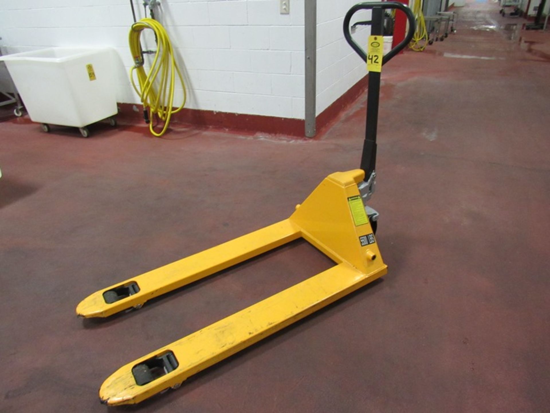 Uline Mdl. H-2900 Pallet Jack (Required Loading Fee $15.00 Norm Pavlish 402-540-8843 Nebraska