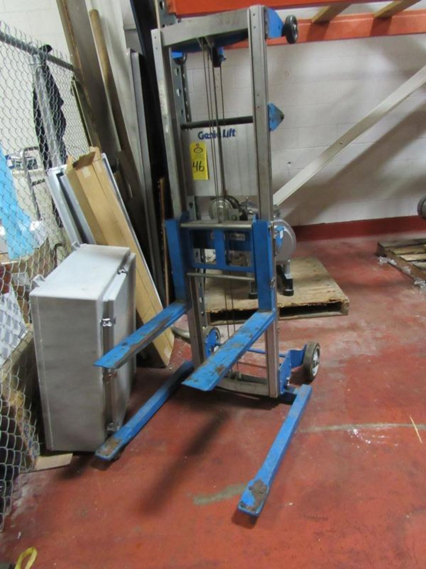 Genie Lift Portable Lift, 20" W X 21" L forks, manual crank (Required Loading Fee $20.00 Norm