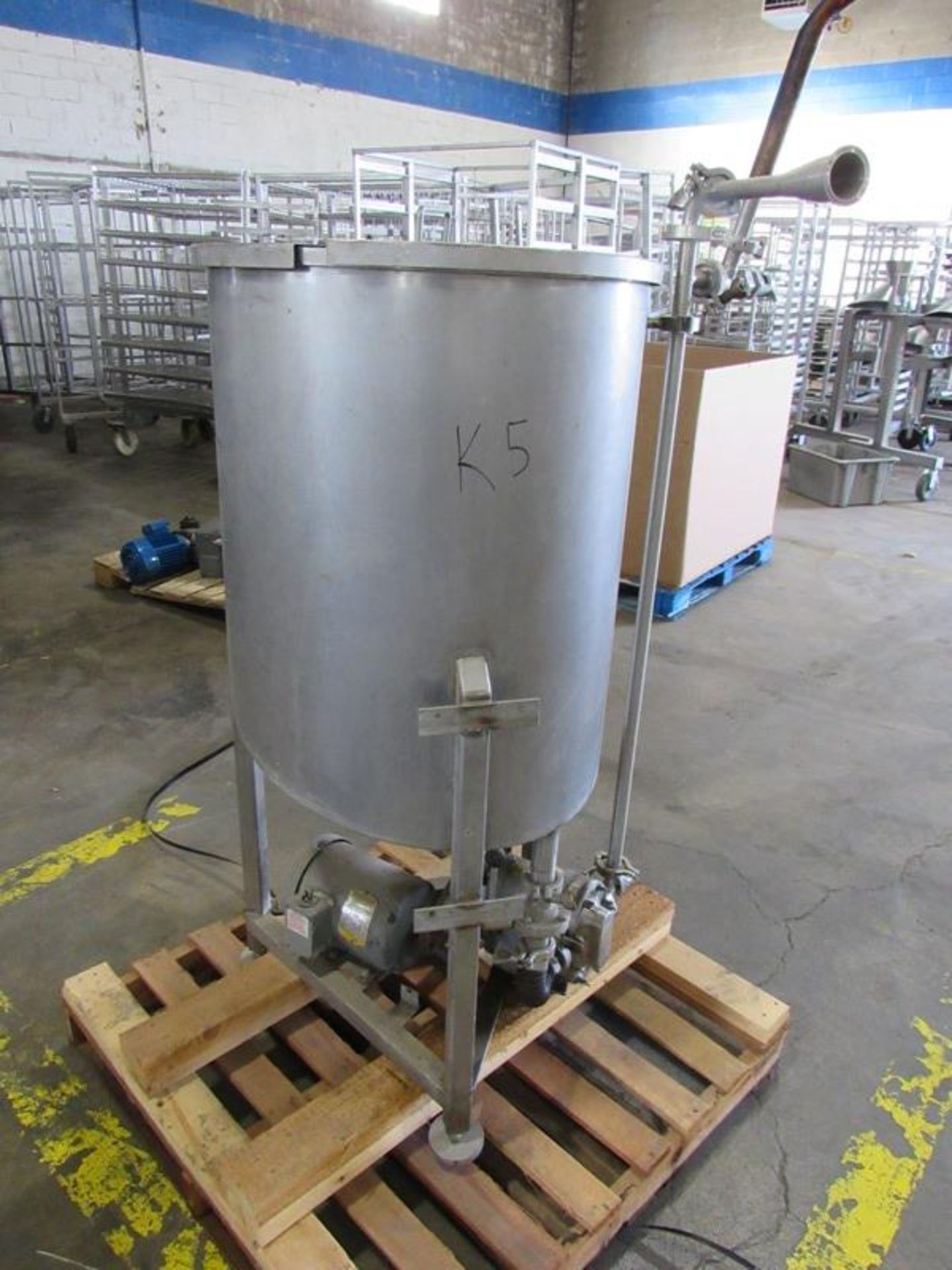 Stainless Steel Tank, 24" dia. X 25" deep, slanted bottom with pump, size 10, Ser. #076748SS, 1/2 - Image 2 of 8