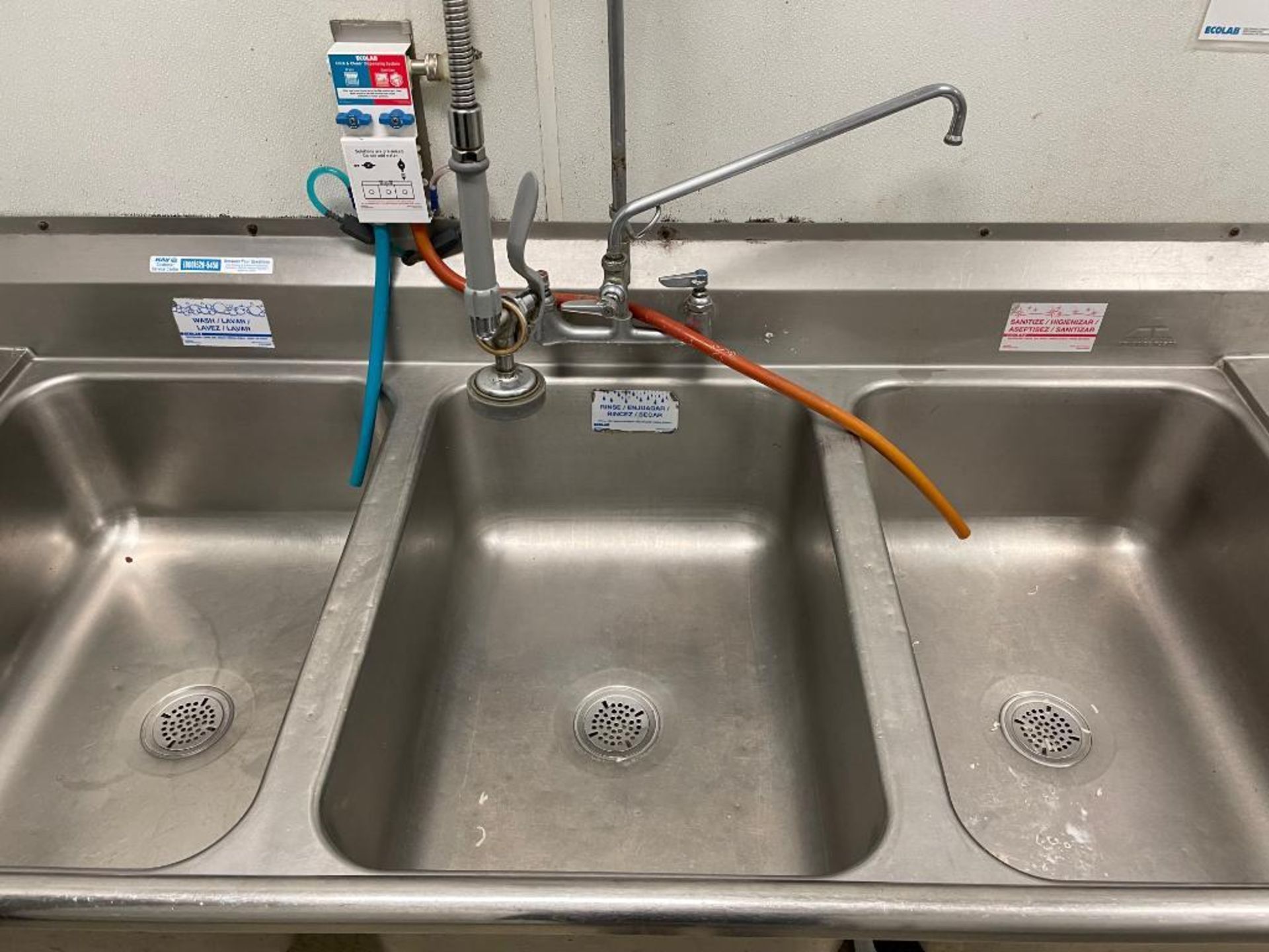 DESCRIPTION: 102" X 32" THREE WELL STAINLESS POT SINK W/ LEFT AND RIGHT DRY BOARDS. ADDITIONAL INFOR - Image 7 of 10