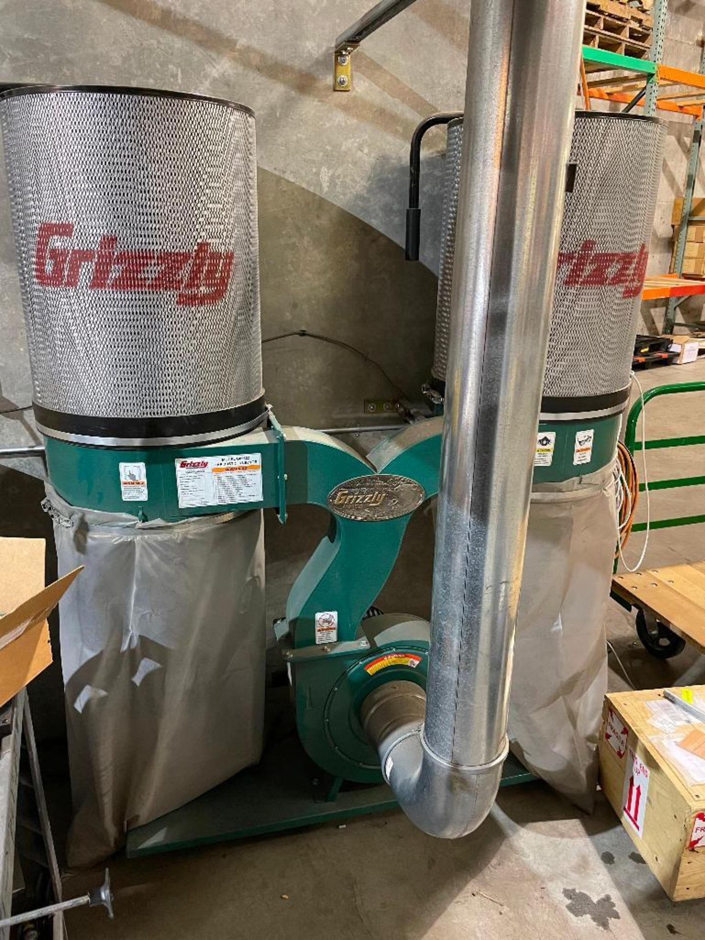 DESCRIPTION: GRIZZLY 3 HP DUST COLLECTOR W/ HOOD SYSTEM BRAND / MODEL: GRIZZLY G0562Z ADDITIONAL INF
