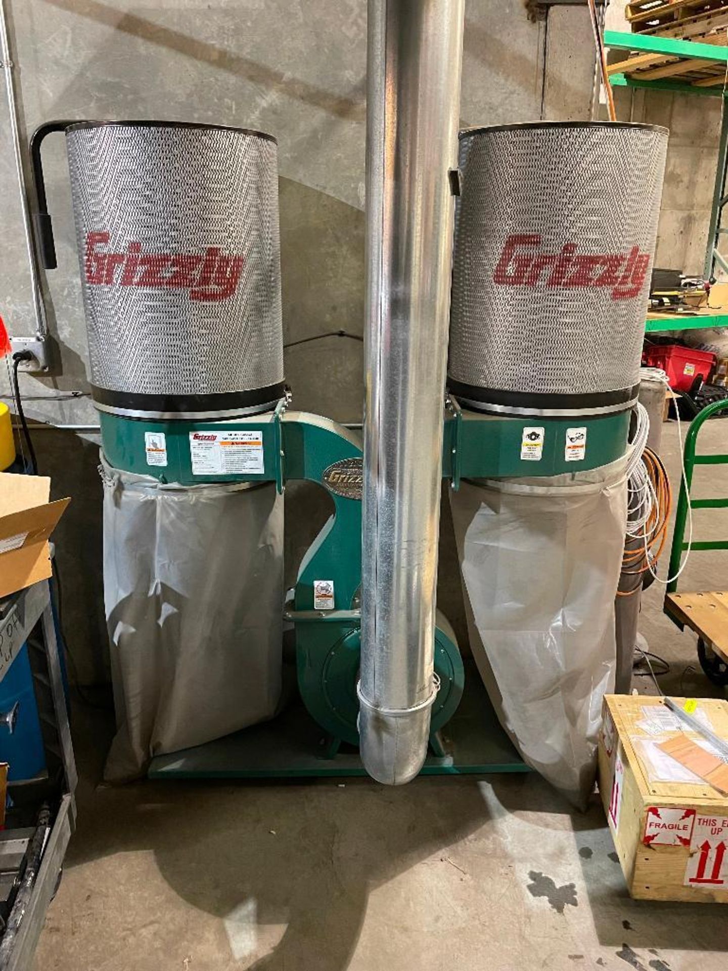 DESCRIPTION: GRIZZLY 3 HP DUST COLLECTOR W/ HOOD SYSTEM BRAND / MODEL: GRIZZLY G0562Z ADDITIONAL INF - Image 4 of 6