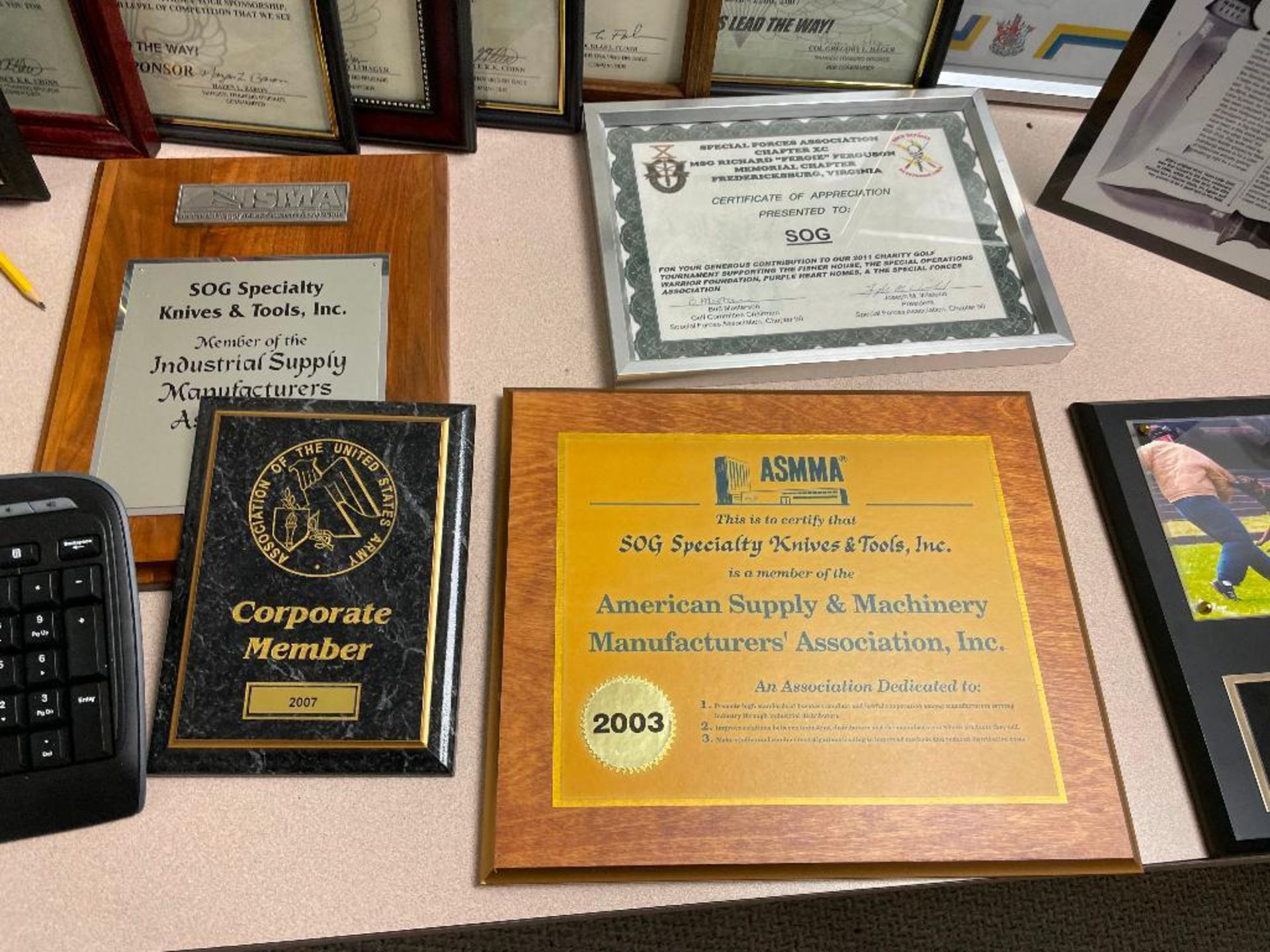 DESCRIPTION: LARGE LOT OF ASSORTED FRAMED AWARDS AND PLAQUES ADDITIONAL INFORMATION SEE ADDITIONAL I - Image 5 of 8