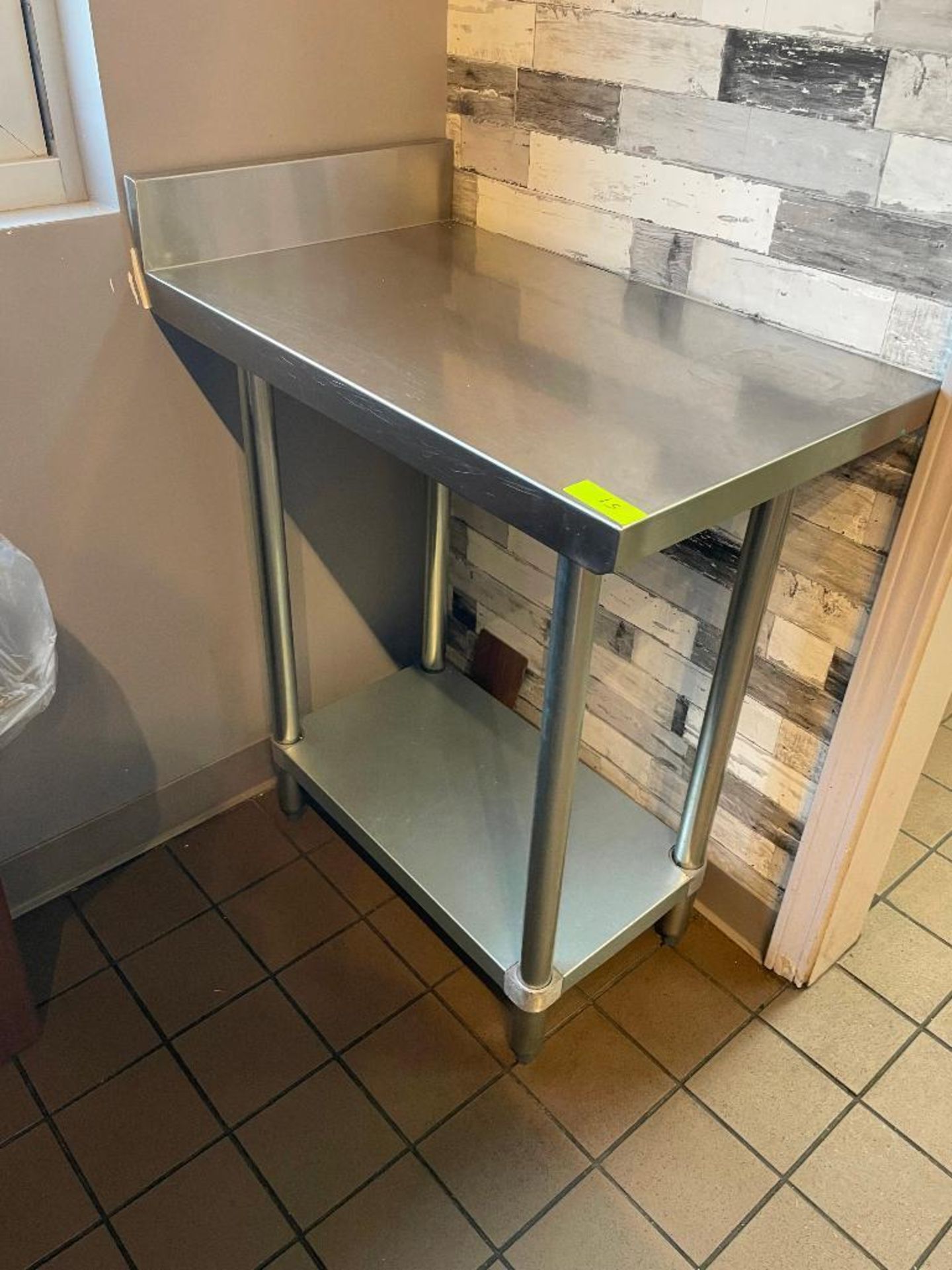 DESCRIPTION: 30" X 18" STAINLESS TABLE W/ 4" BACK SPLASH SIZE 30" X 18" LOCATION: COUNTER QTY: 1 - Image 2 of 4