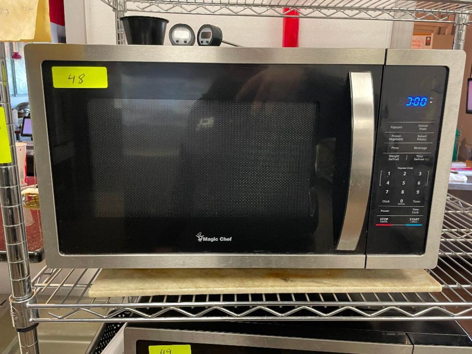 DESCRIPTION: MAGIC CHEF HOUSE HOLD MICROWAVE BRAND / MODEL: MAGIC CHEF ADDITIONAL INFORMATION BLACK