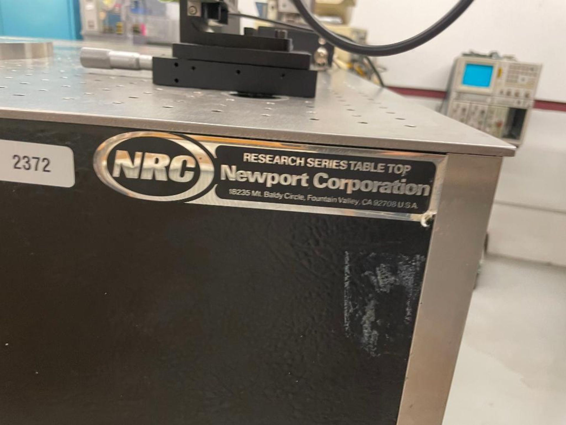 NRC LASER OPTICAL VIBRATION ISOLATION TABLE ON WOOD BASE WITH CASTERS BRAND/MODEL: NEWPORT INFORMATI - Image 6 of 6