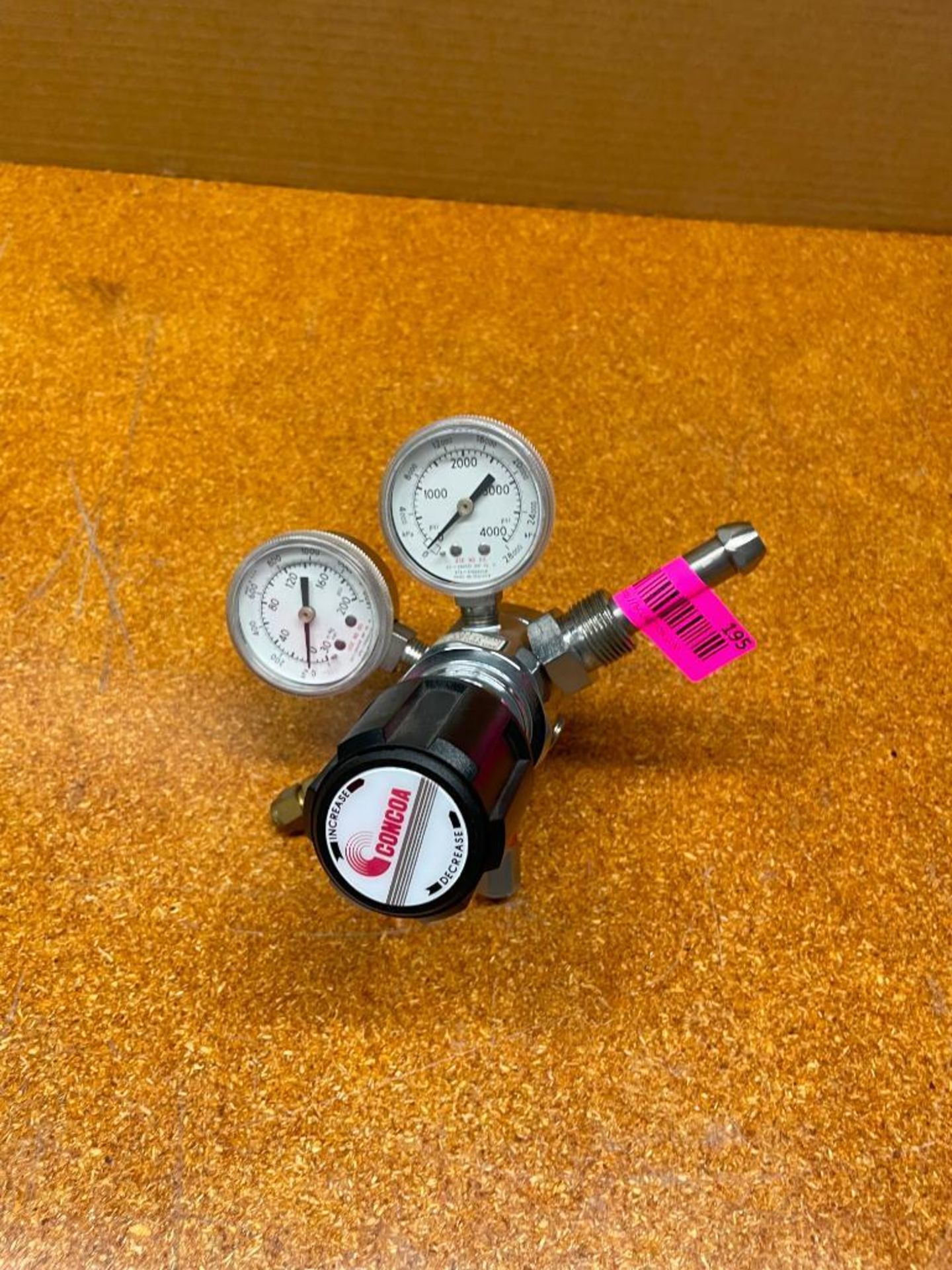 PRESSURE REDUCTION GAUGES BRAND/MODEL: CONCOA INFORMATION: 4000 PSI, 30-200 PSI REDUCTION QTY: 1 - Image 3 of 6