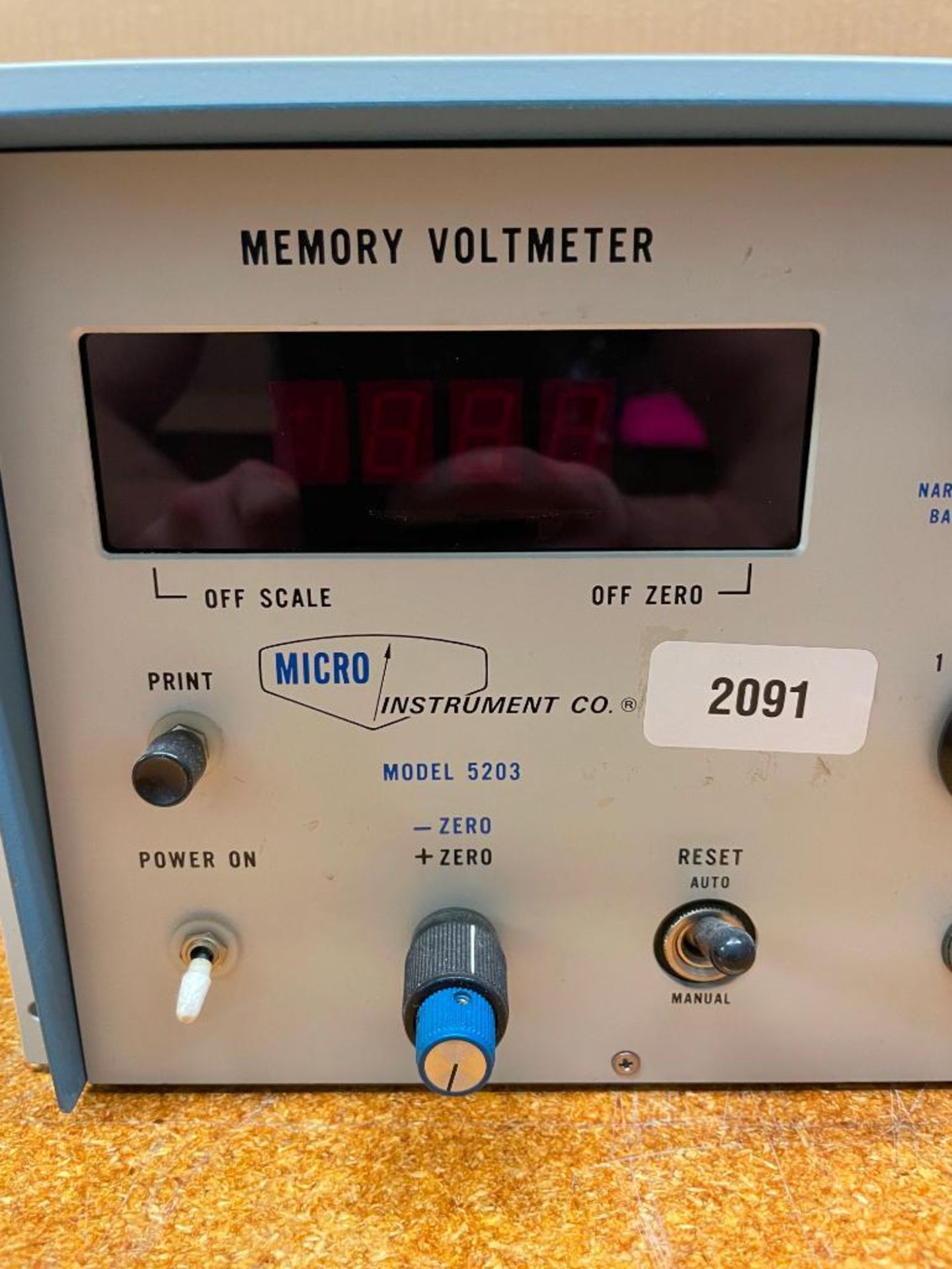 MEMORY VOLTMETER TO RECORD AC OR DC VOLTAGES BRAND/MODEL: MICRO INSTRUMENT COL. 5203 INFORMATION: GA - Image 2 of 4